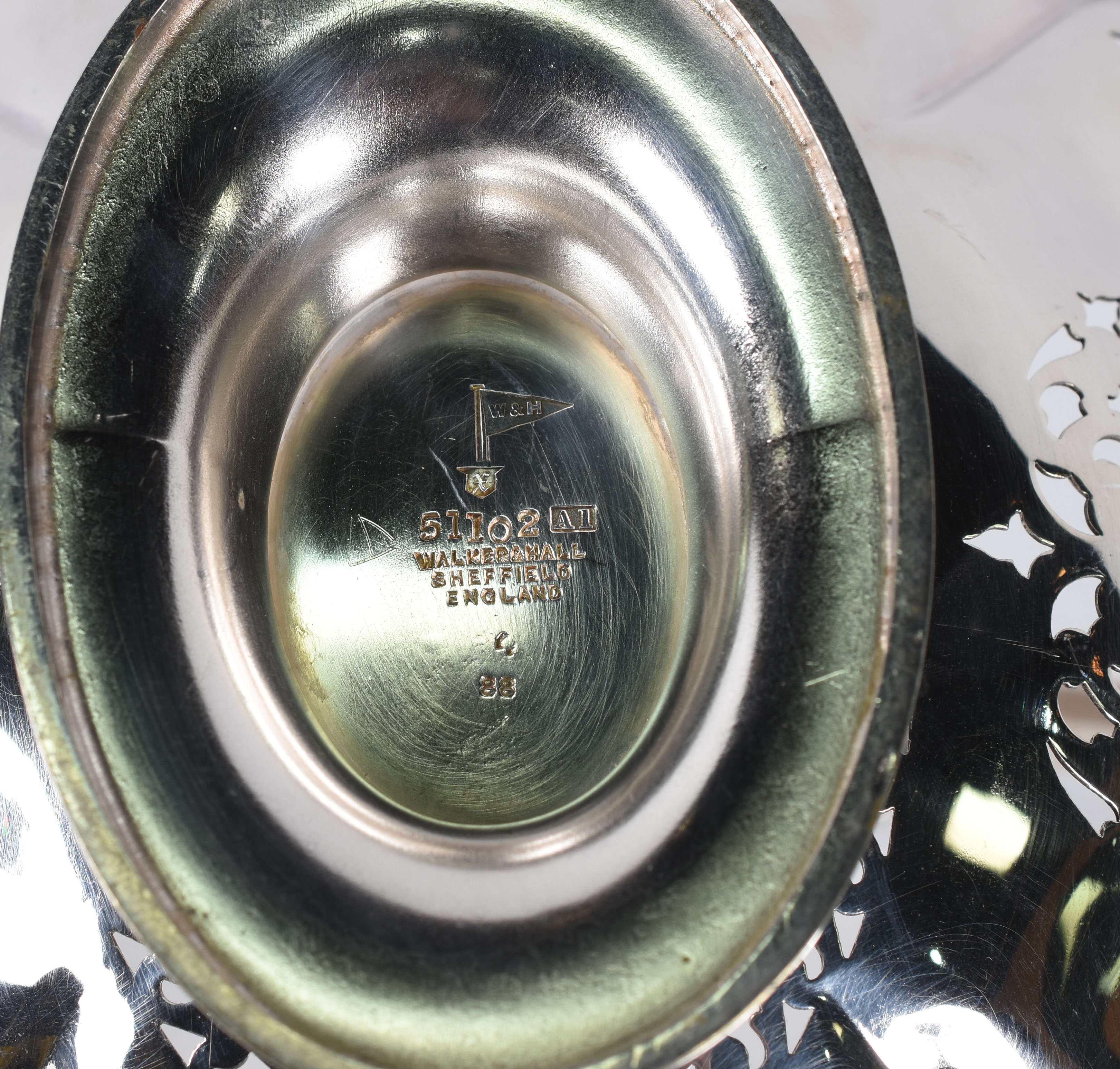 Elegante cesta de pão de metal prateado ingles Sheffield, detalhes... - foto 4 de 4