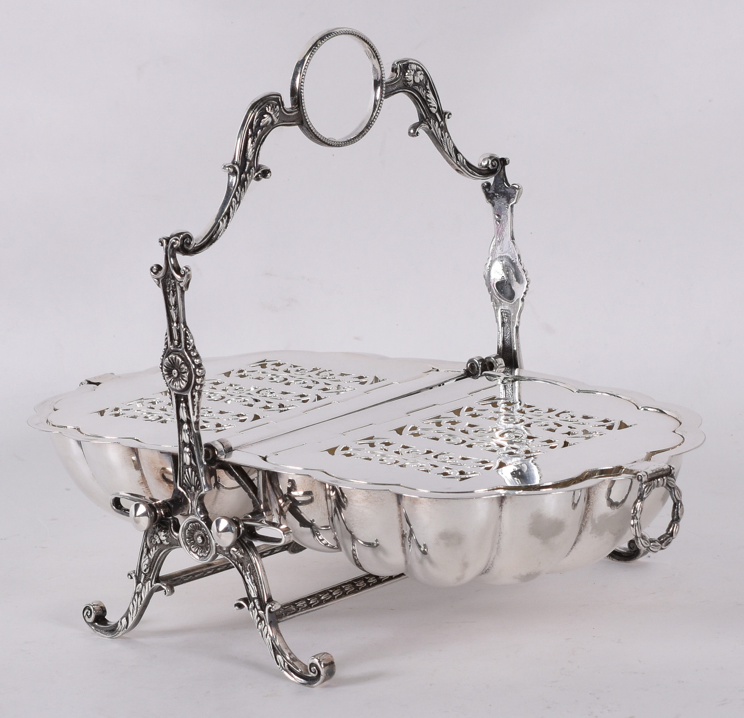 Linda floreira inglesa de metal espessurado a prata, na forma de... - foto 2 de 6