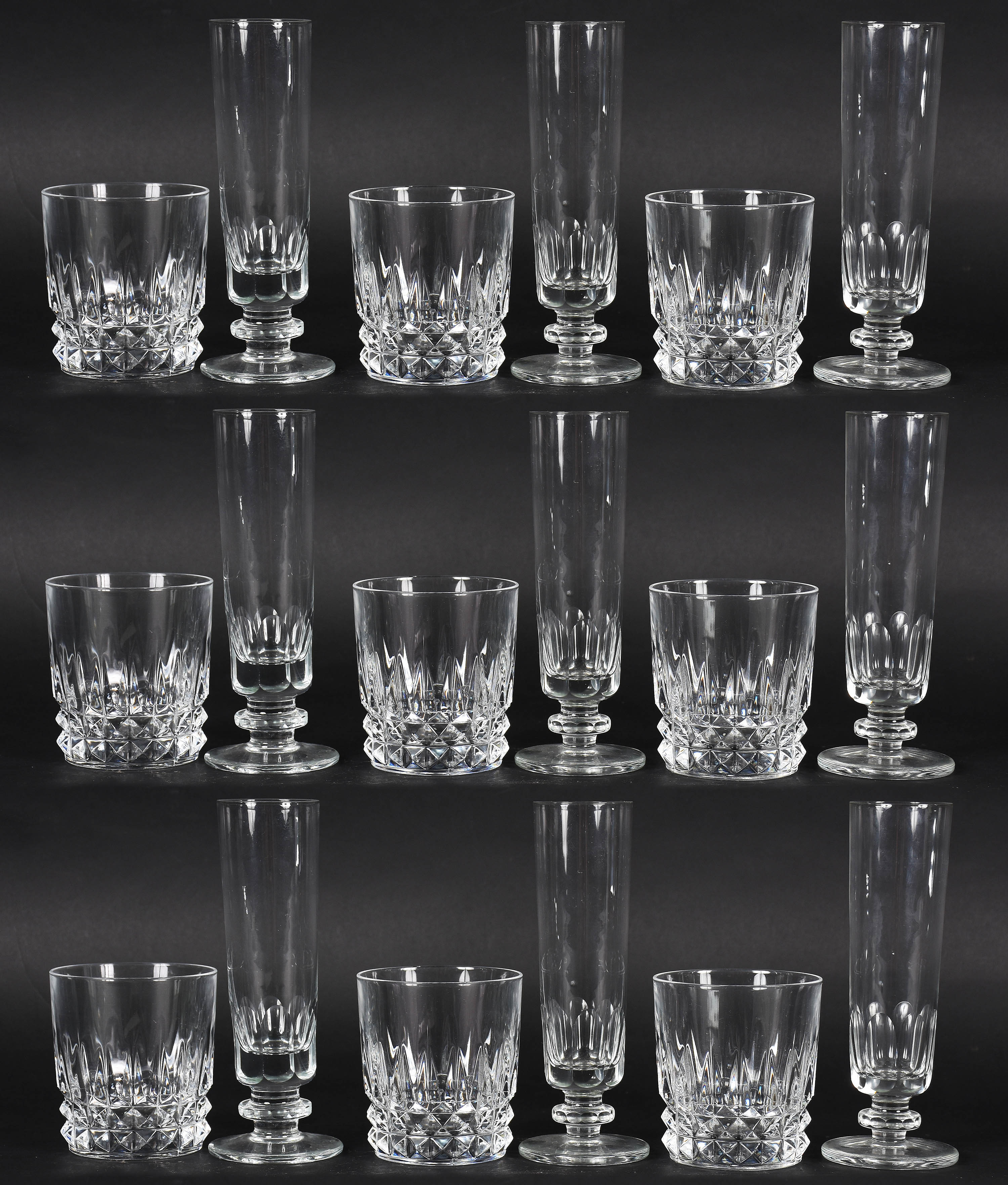 Conjunto com nove flutes e nove copos para wisky em demi cristal... - foto 1 de 3