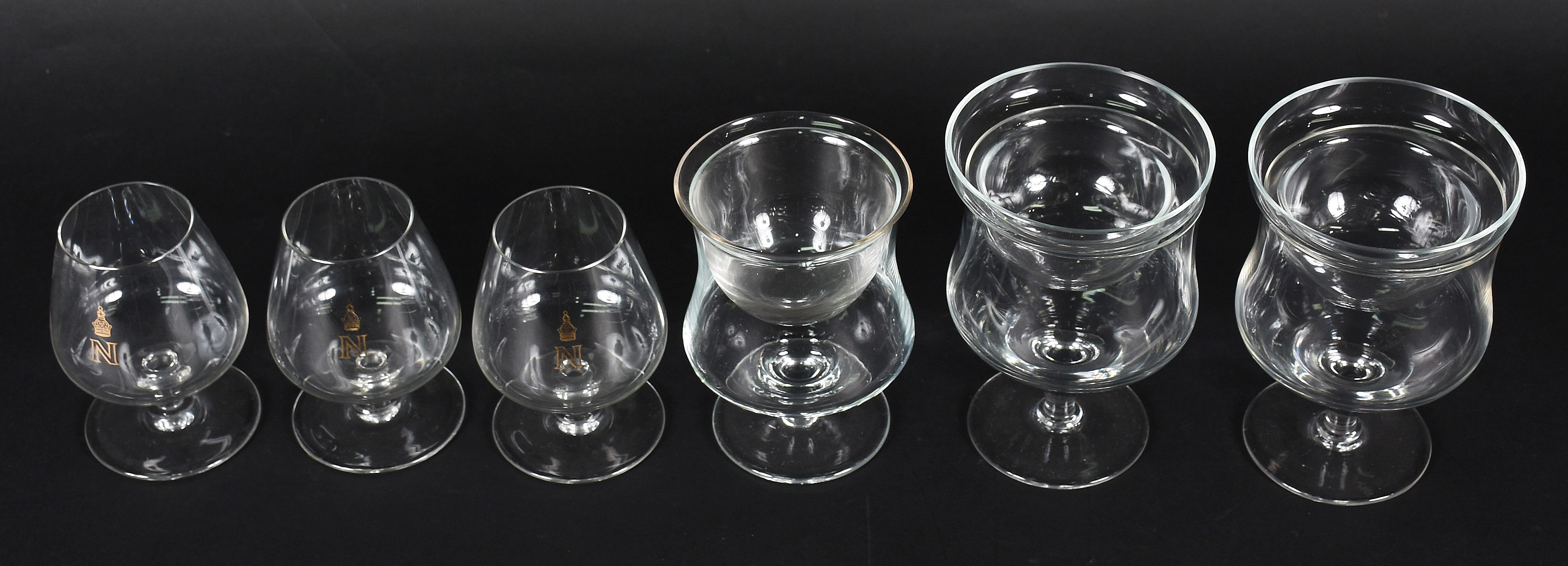Nove taças para coquetel de camarão e 11 copos de cristal para cognac... - foto 2 de 4