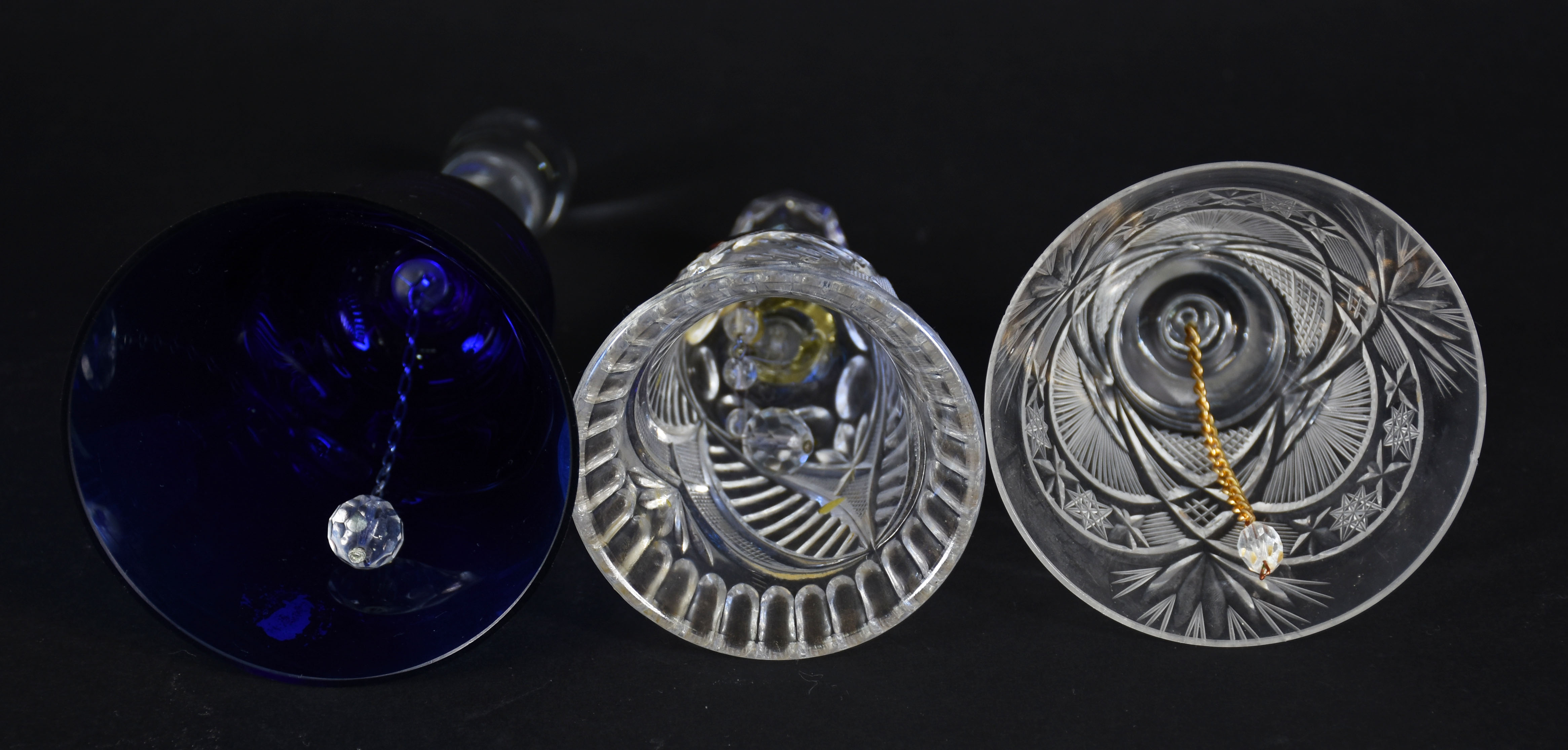 Nove peças sendo: 3 bowls de cristal amarelo , 3 bowls de cristal e 3... - foto 6 de 7