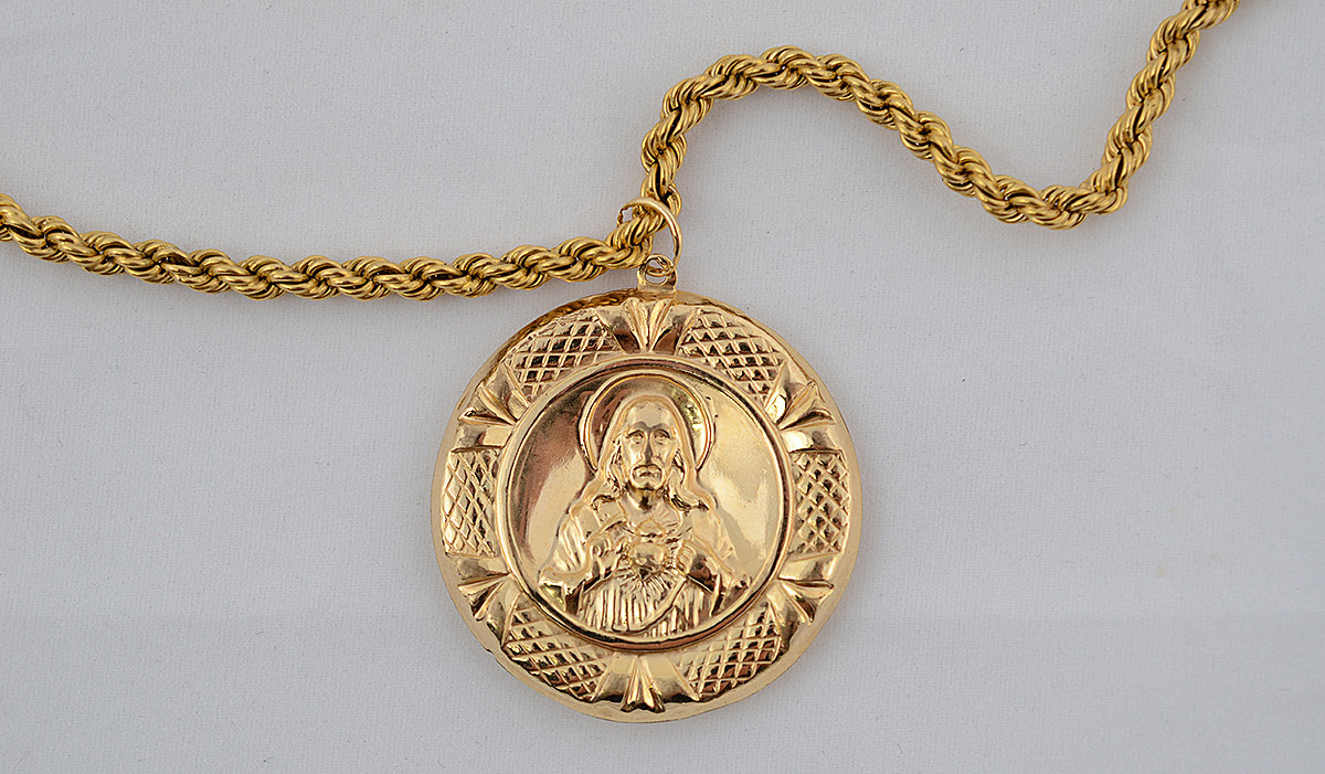 Colar de ouro amarelo 18 k com pendente de ouro (baixo). Peso total... - foto 1 de 2