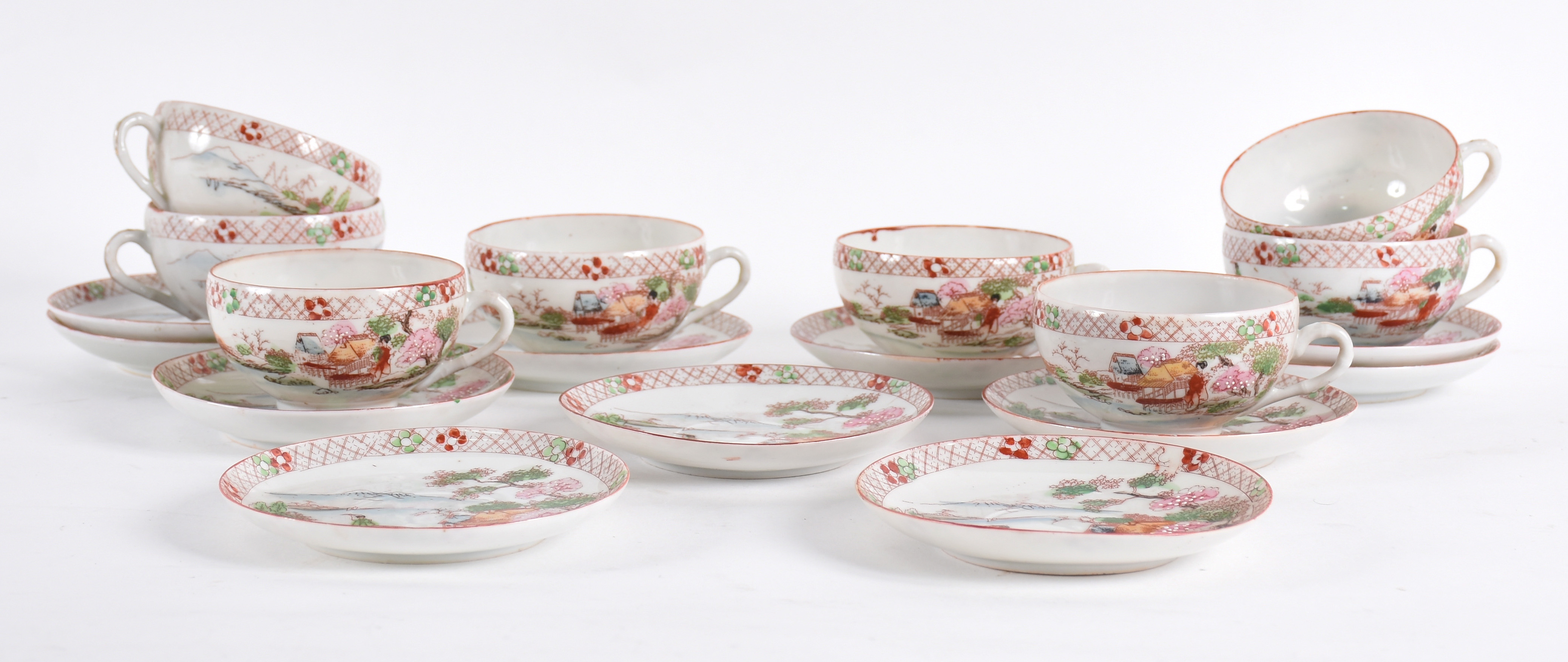 Oito xícaras de chá com pires (mais 3 pires extras) de fina porcelana... - foto 2 de 3