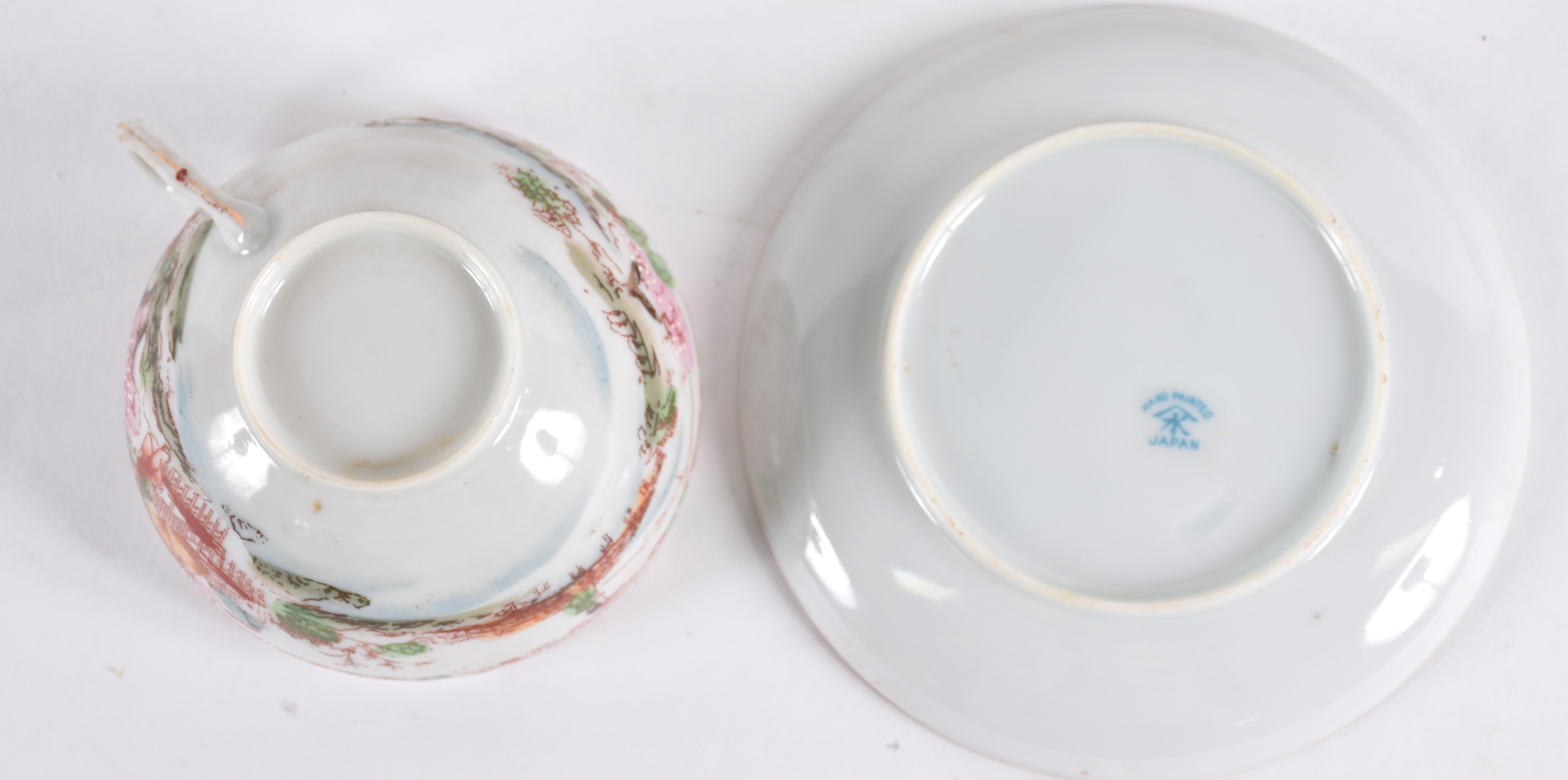 Oito xícaras de chá com pires (mais 3 pires extras) de fina porcelana... - foto 3 de 3