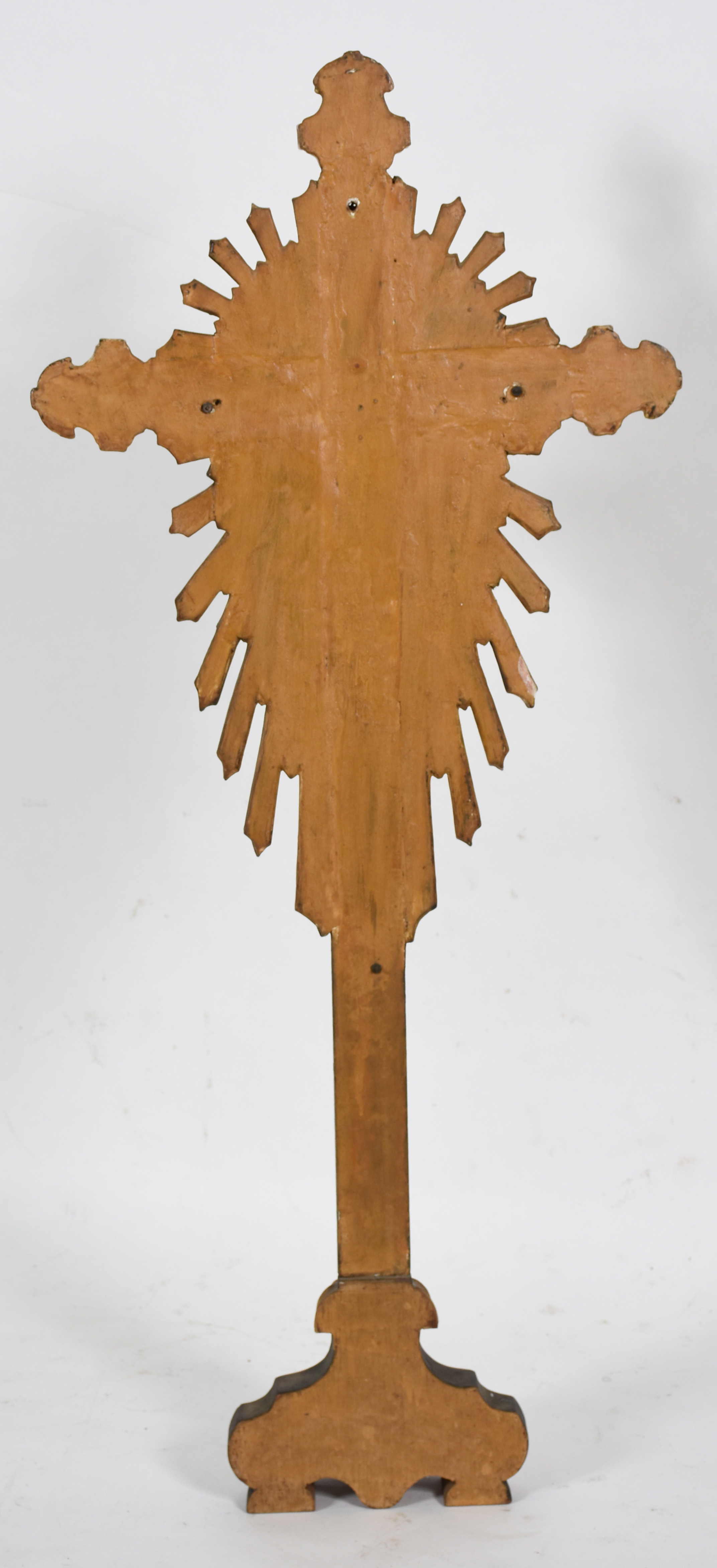 Crucifixo de madeira com figura de Cristo ricamente entalhada e... - foto 3 de 3