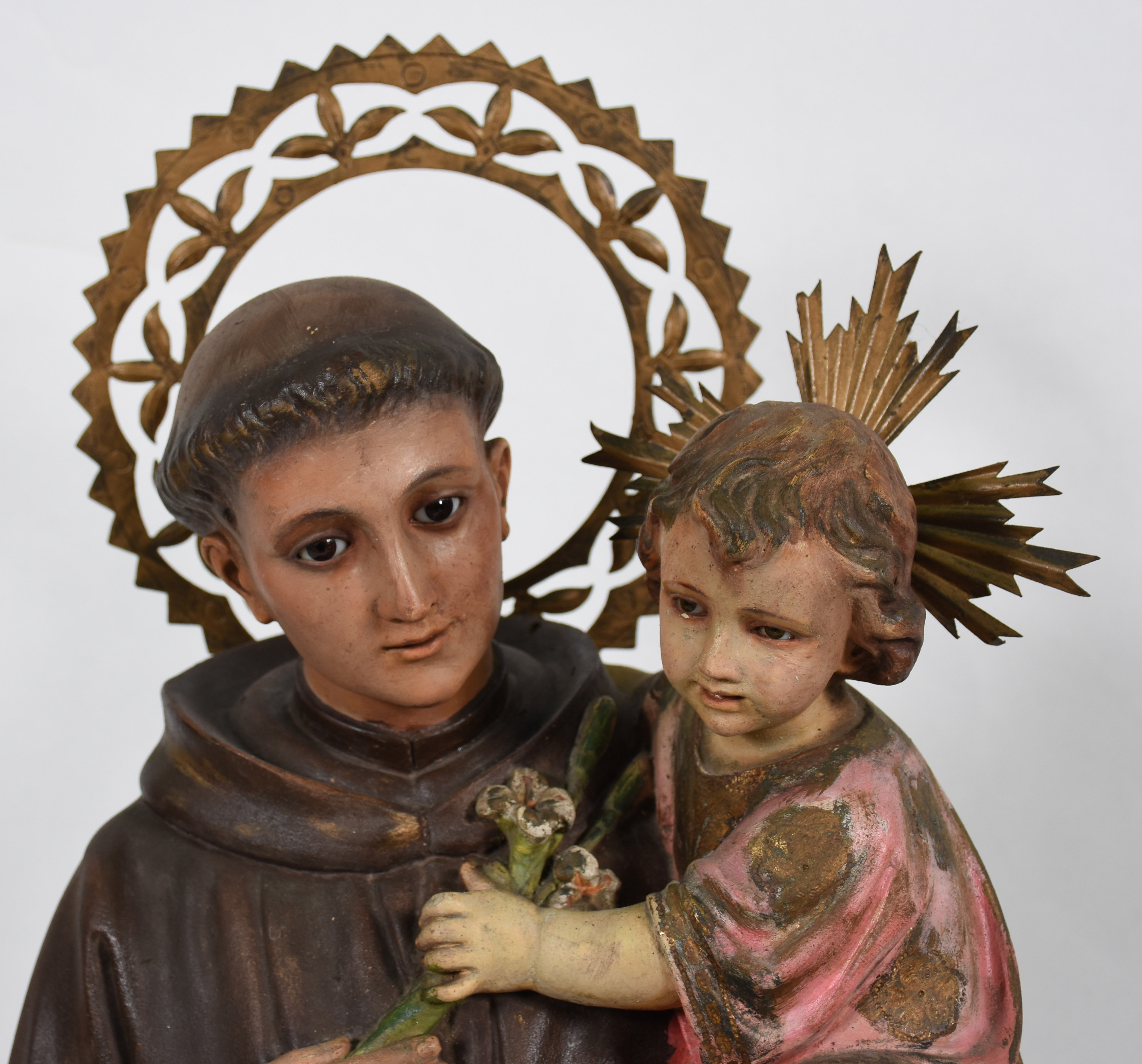 Santo Antônio com menino e resplendor. Grande e antiga imagem de... - foto 2 de 5