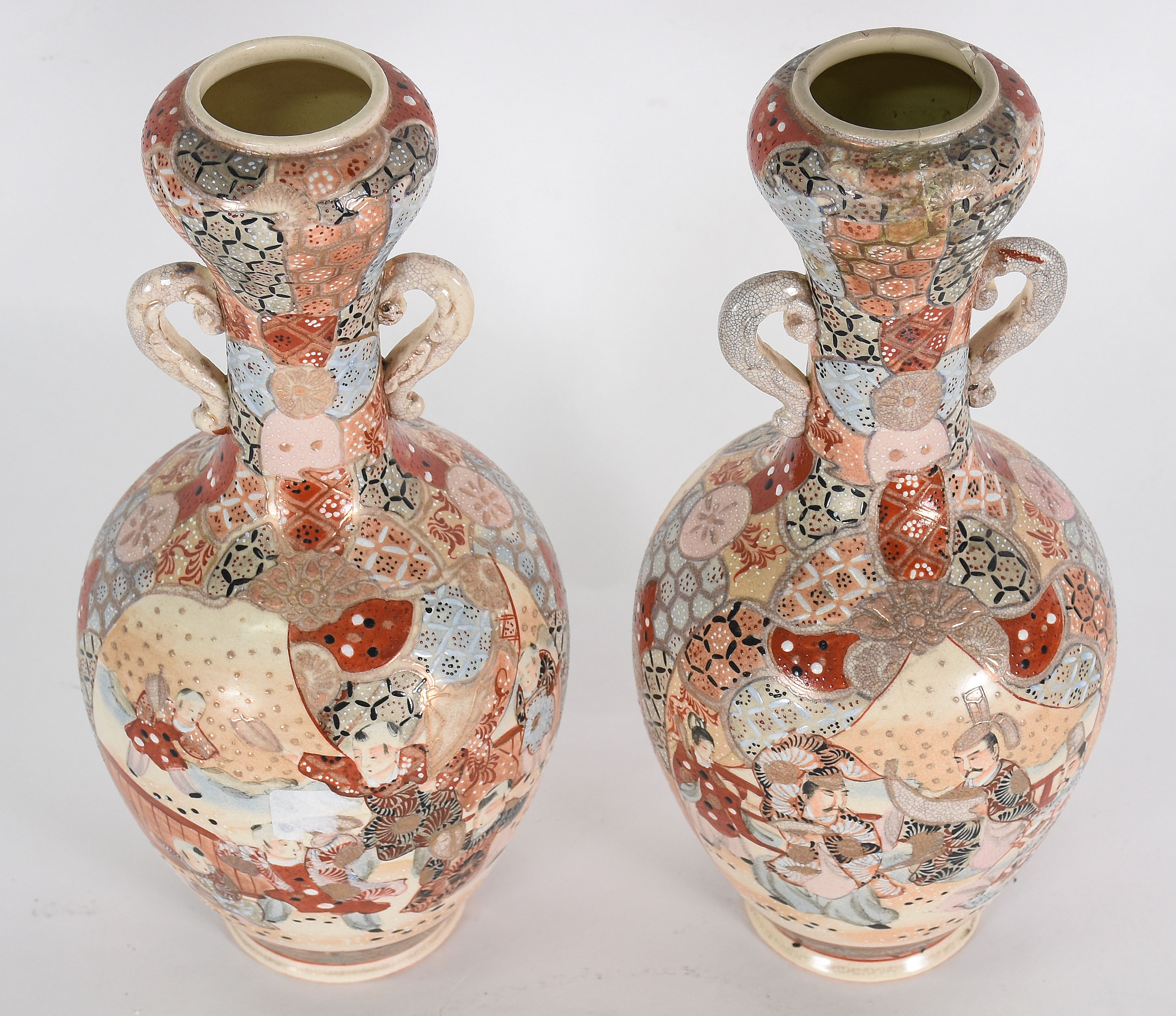 Par de vasos Satzuma de faiança japonesa .(lascado na borda) - foto 1 de 3