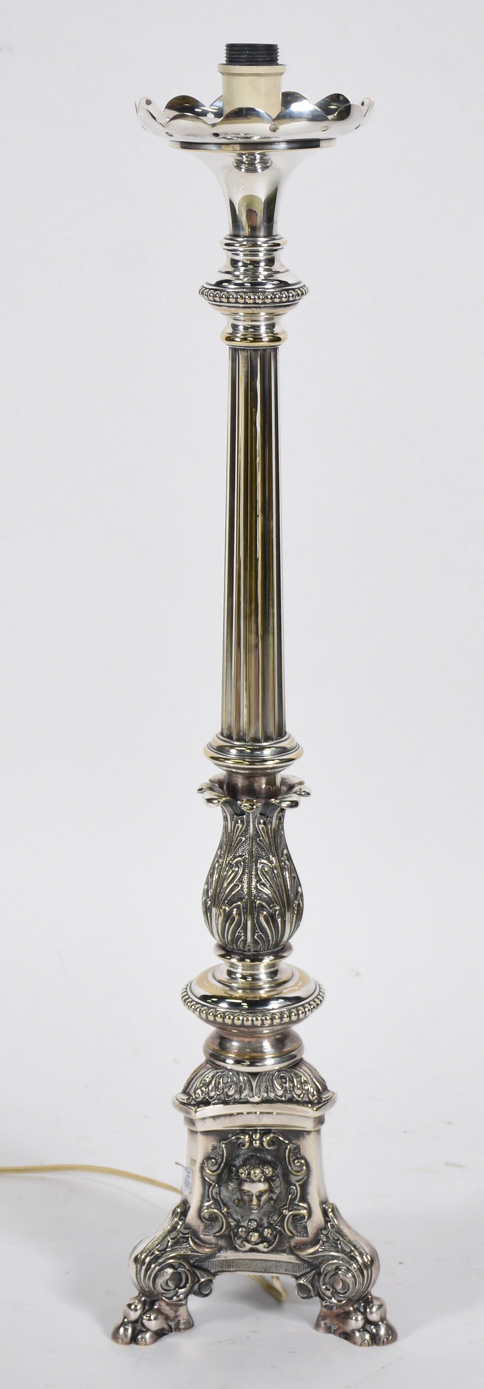 Grande Tocheiro de metal adaptado para abatjour, detalhes com rostos... - foto 2 de 3