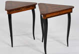 Par de mesas italianas, feitio triangular, tamp... - Par de mesas italianas, feitio triangular, tampos  articulados trabalhados com marqueterie .