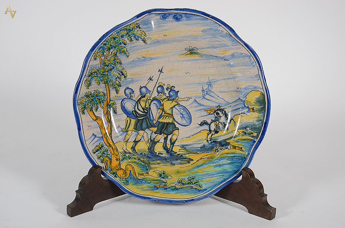 Prato de faiança italiana Majolica com soldados em policromia... - foto 1 de 2