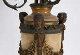 Par de candelabros de alabastro com guarnição d... - Par de candelabros de alabastro com guarnição de metal dourado para quatro velas cada, base com figuras femininas estilizadas.