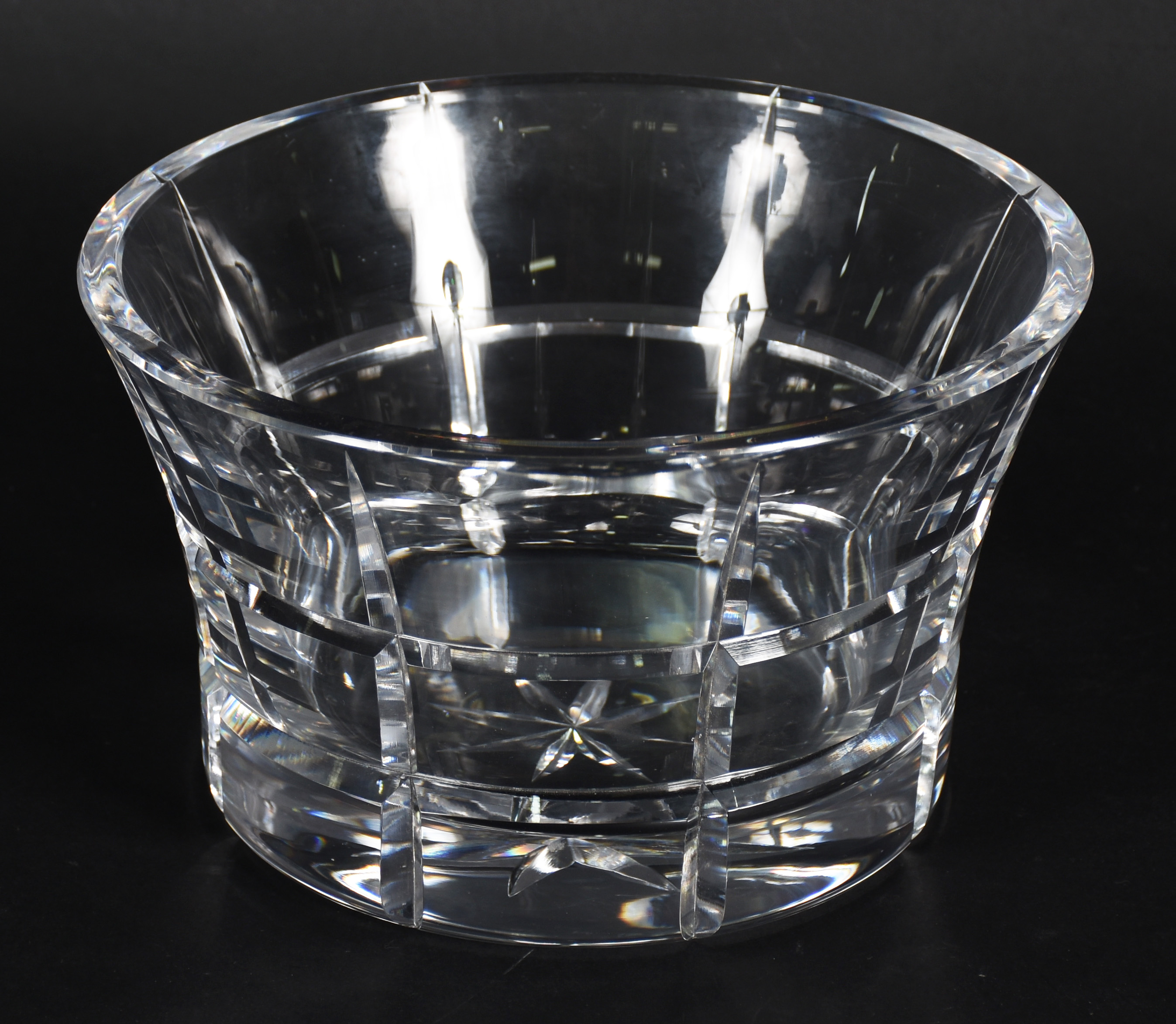 Bowl em bloco de cristal europeu lapidado em frisos. - foto 1 de 4