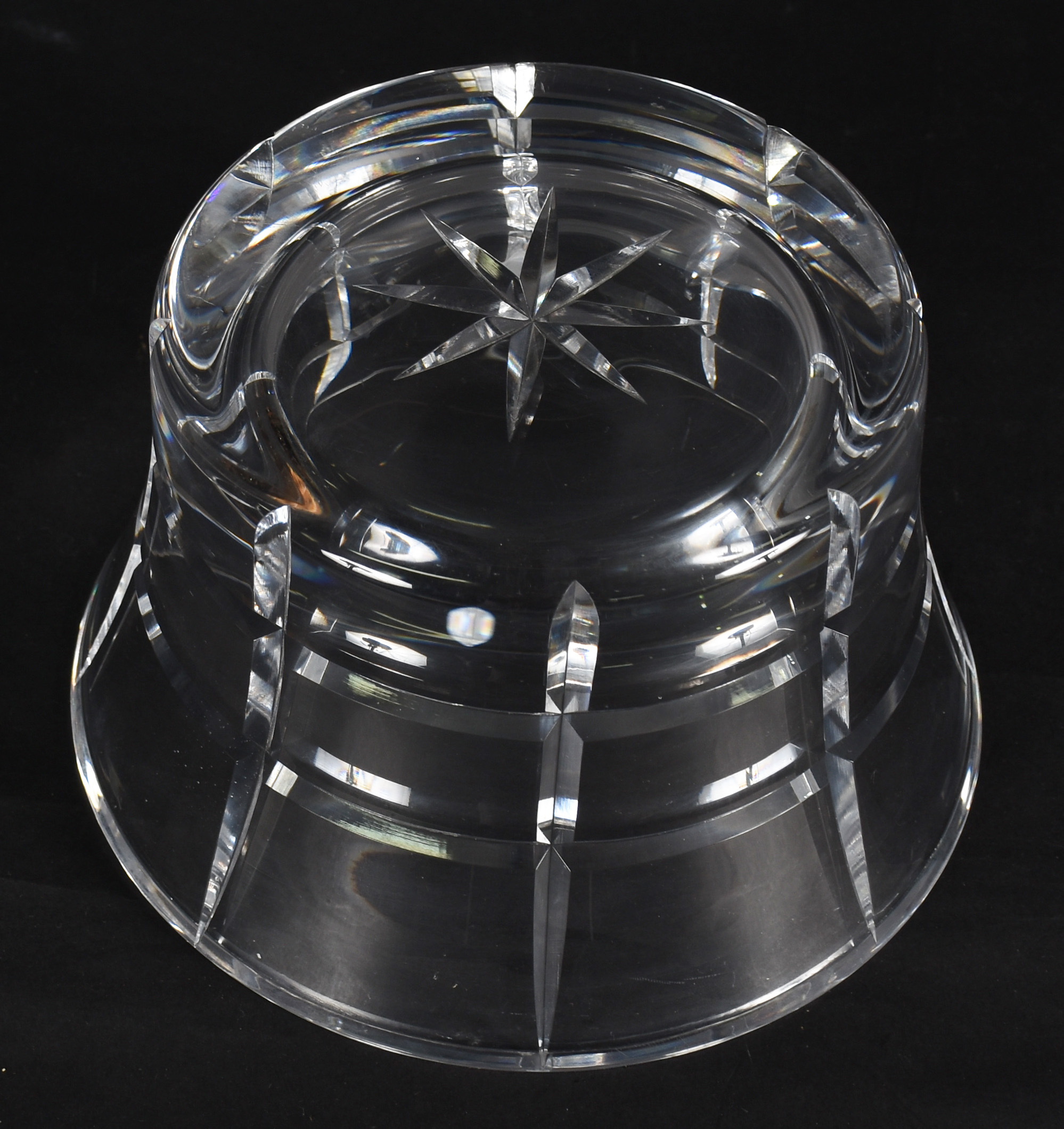 Bowl em bloco de cristal europeu lapidado em frisos. - foto 4 de 4
