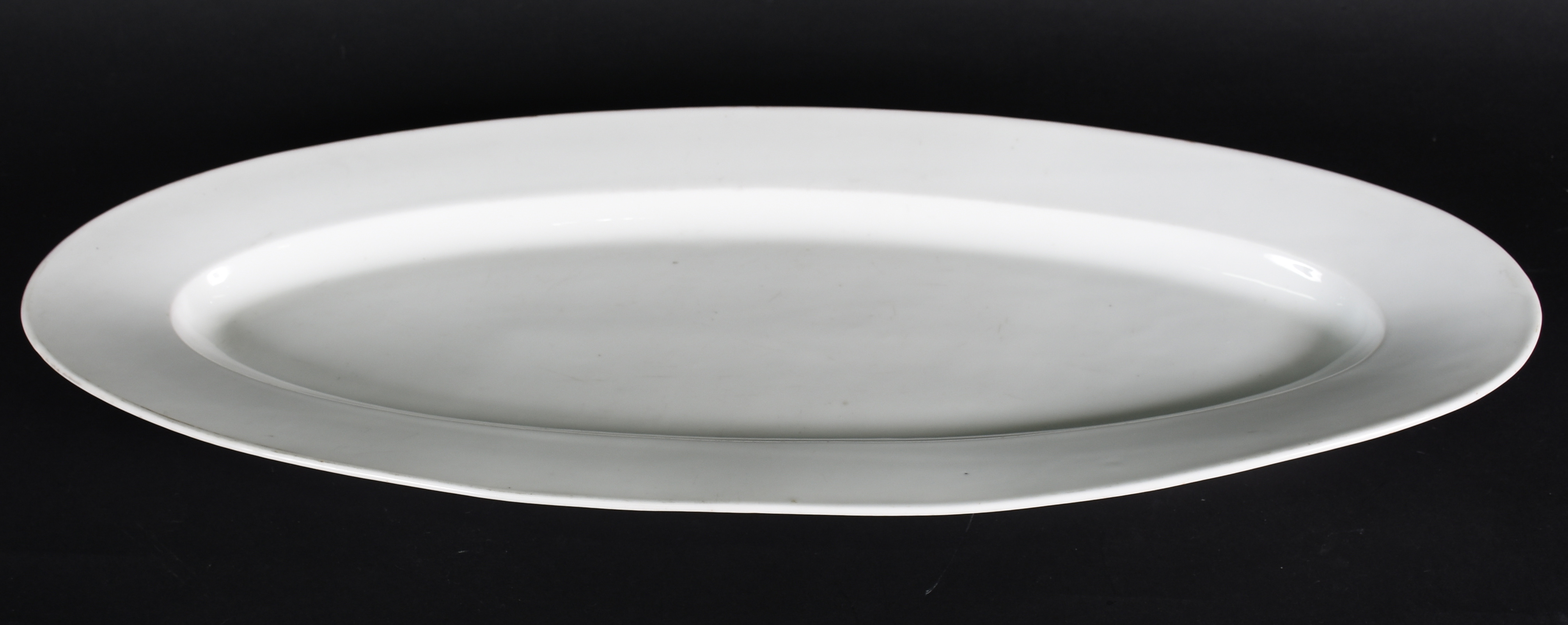 Travessa oval de porcelana européia branca CFH GDM. - foto 1 de 3
