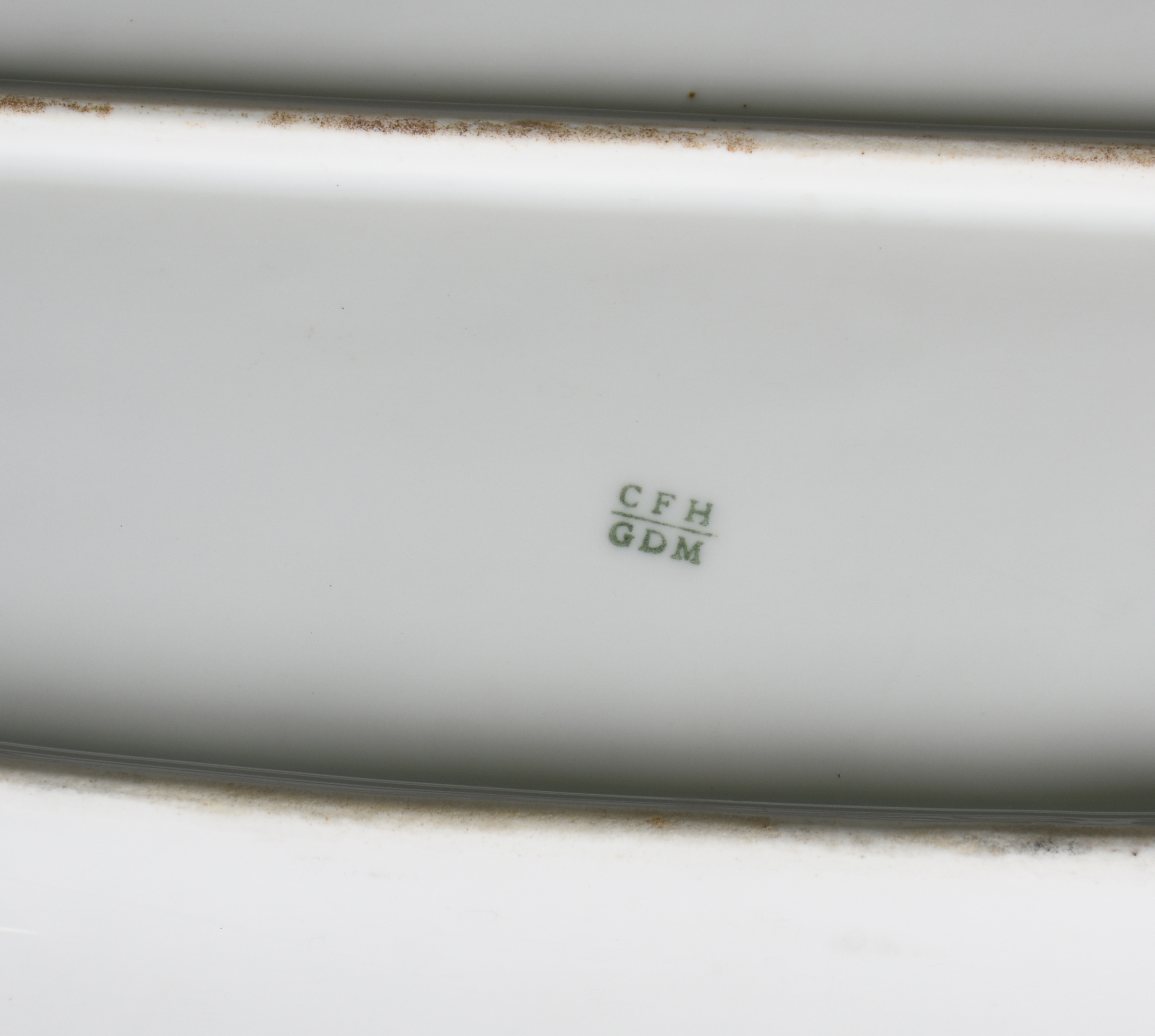 Travessa oval de porcelana européia branca CFH GDM. - foto 3 de 3