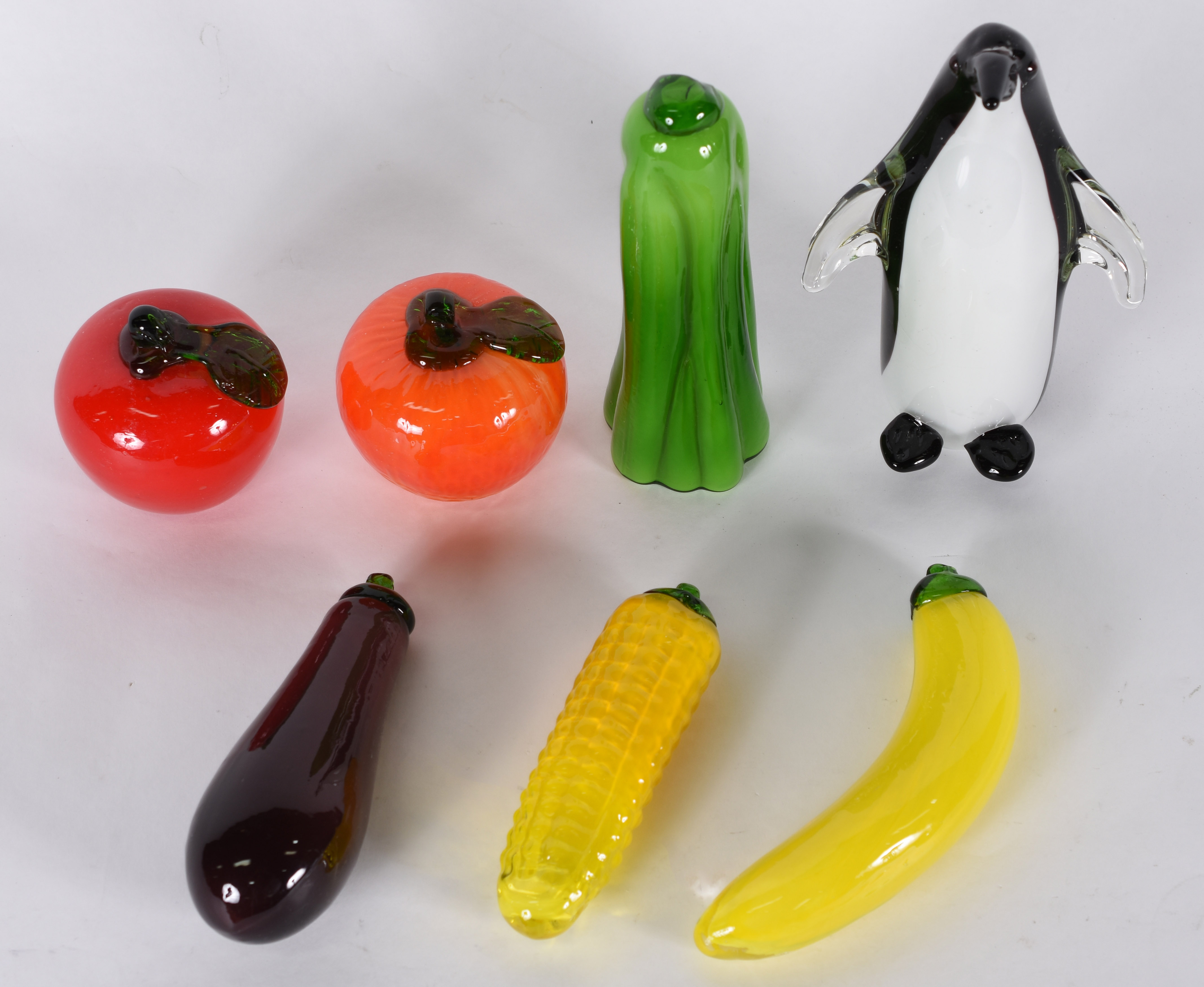 Sete peças diversas de Murano, legumes, frutas e pinguim . - foto 1 de 4