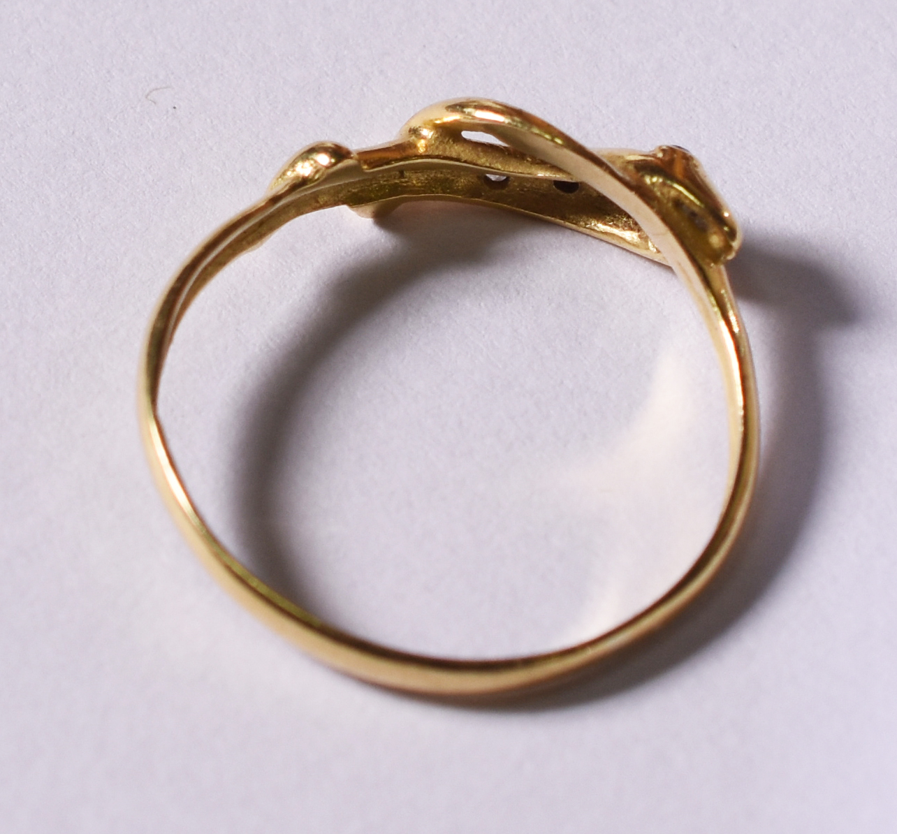 Anel de ouro amarelo 18k , tipo cobra com 6 brilhantes.Aro 22 (Por... - foto 3 de 3