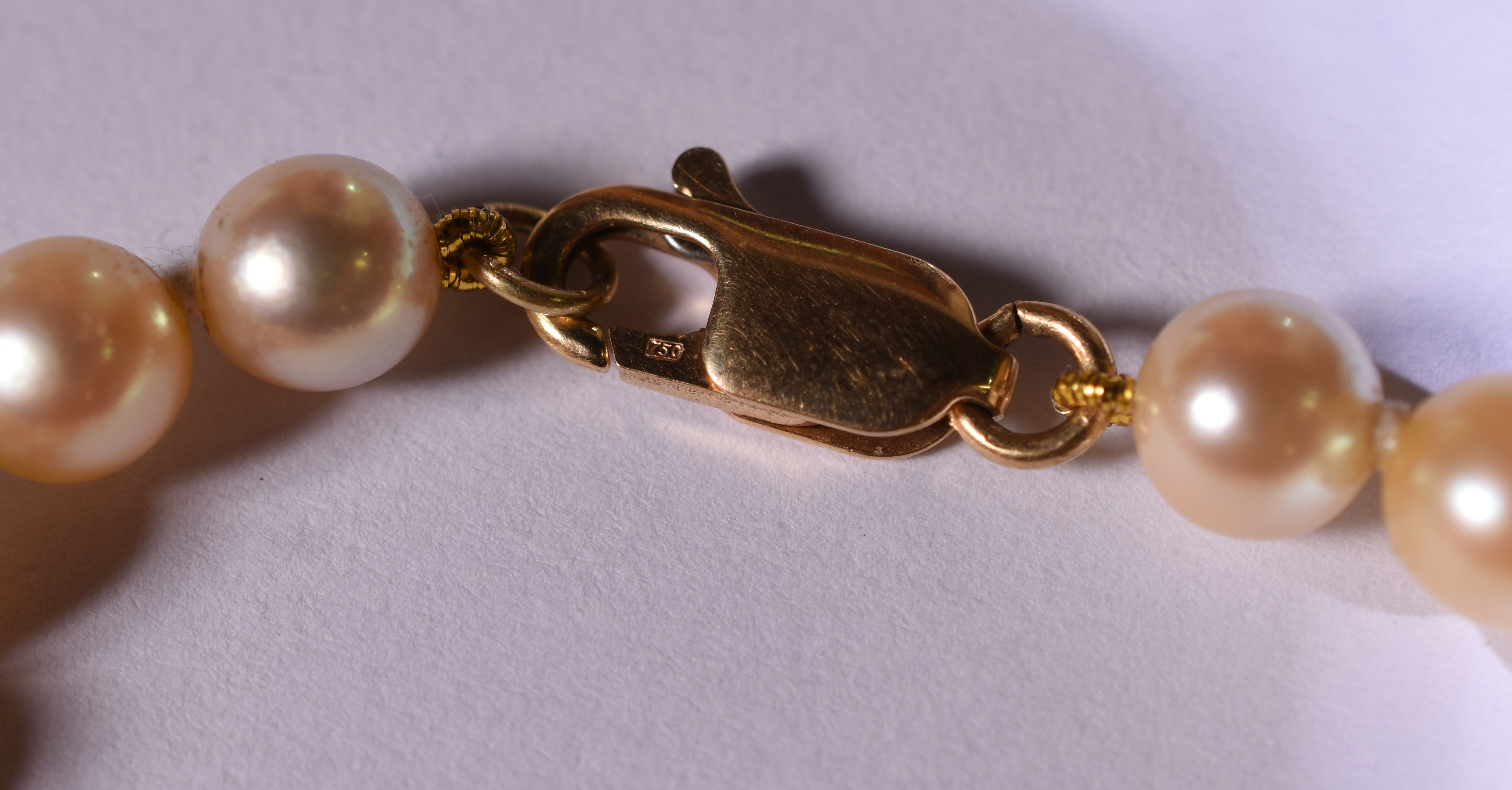 Pulseira de pérolas com fecho de ouro (Por questão de segurança a... - foto 2 de 2