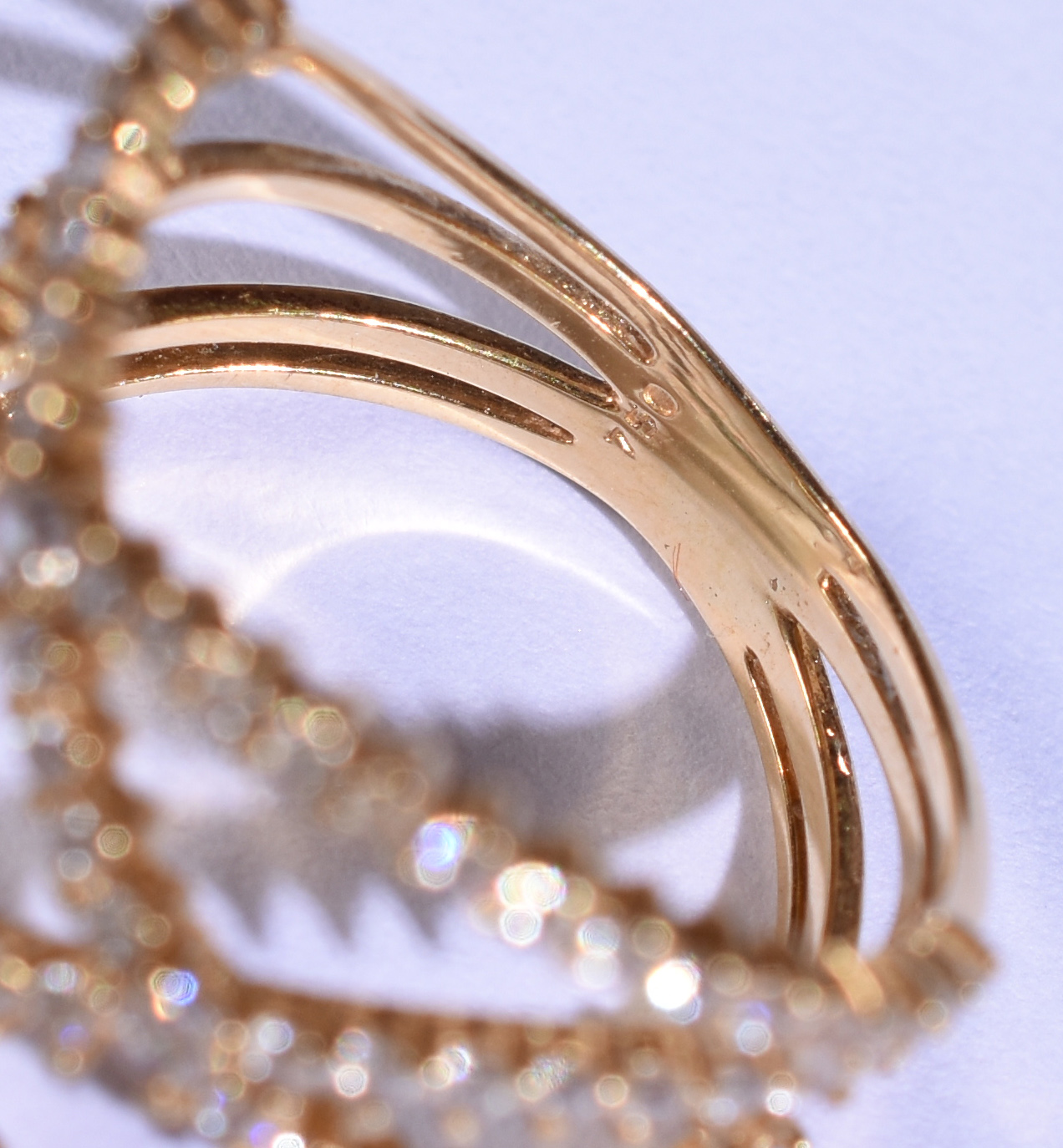 Anel de ouro 18k amarelo entrelaçado com safiras . Aro 15 (Por... - foto 3 de 4