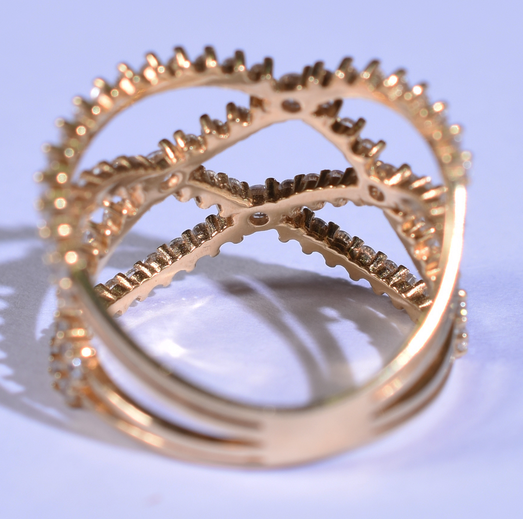 Anel de ouro 18k amarelo entrelaçado com safiras . Aro 15 (Por... - foto 4 de 4