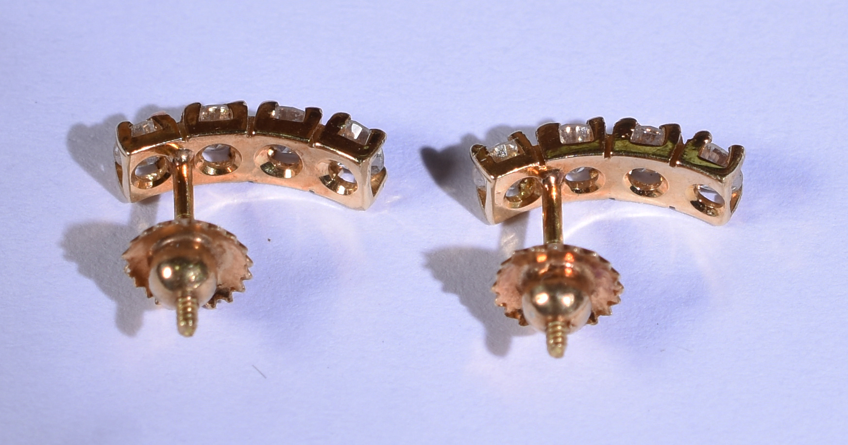 Par de brincos de ouro 18k com 8 brilhantes de 0,10 ct.total 0,80 ct... - foto 2 de 3