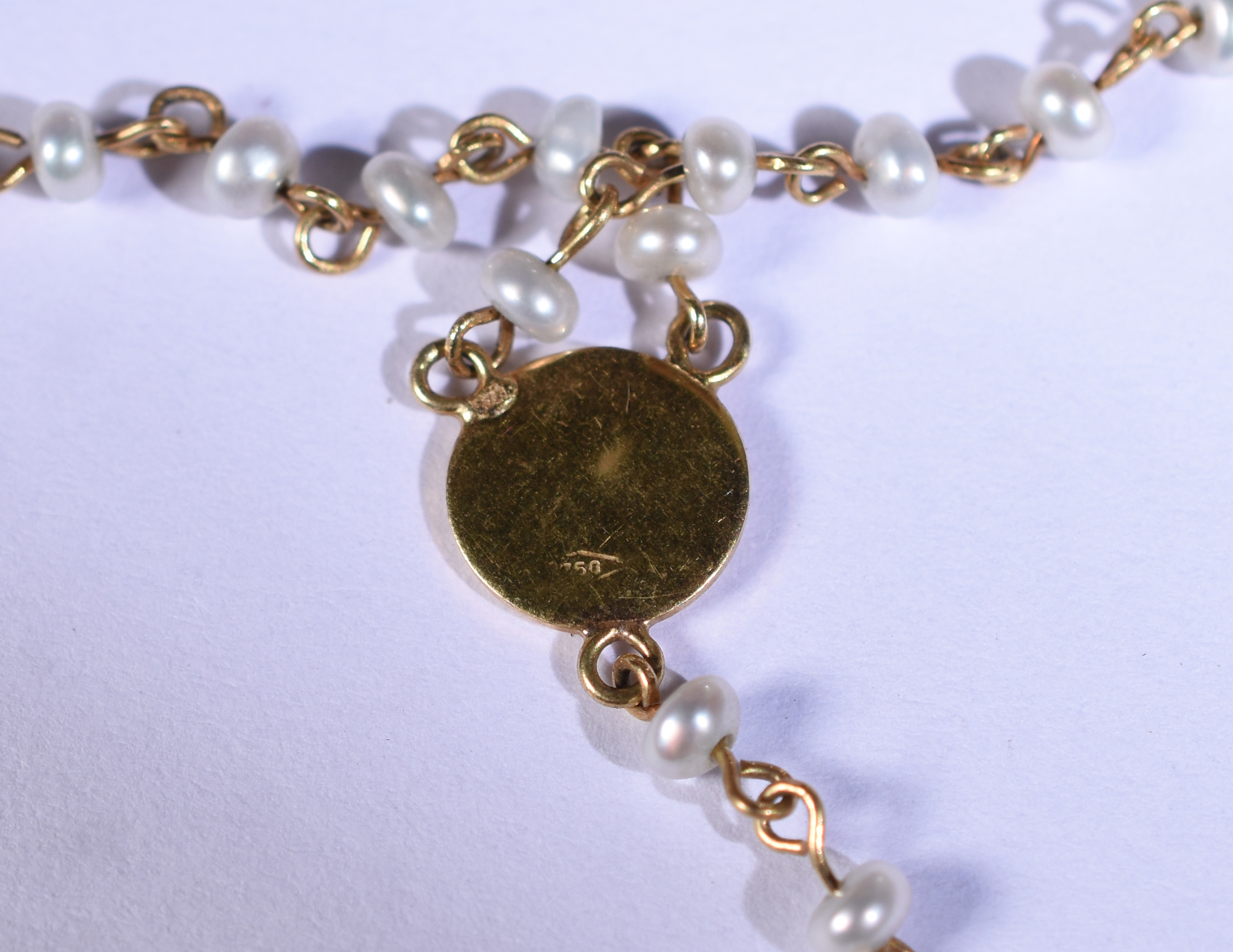 Gargantilha tipo terço de ouro 18k e mini pérolas ( Por questão de... - foto 3 de 3