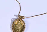 Gargantilha de ouro 18k e pingente sacro com 30... - Gargantilha de ouro 18k e pingente sacro com 30 brilhantes (por questão de segurança a peça não se encontra na loja )