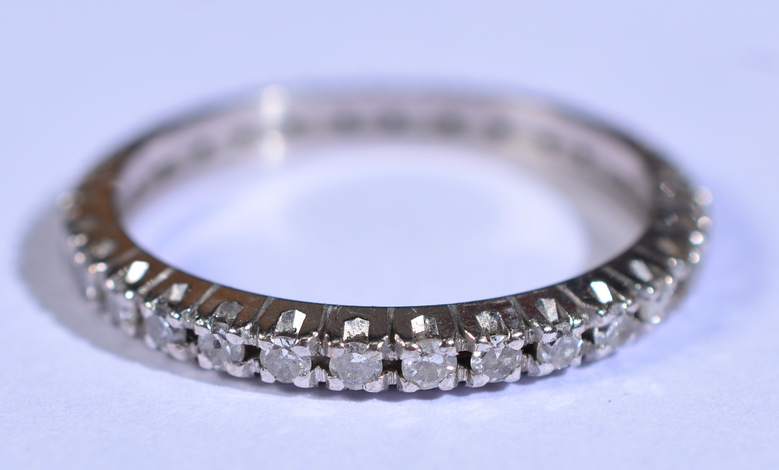 Aliança completa de ouro 18k branco com 30 brilhantes . Aro 16 (por... - foto 1 de 2