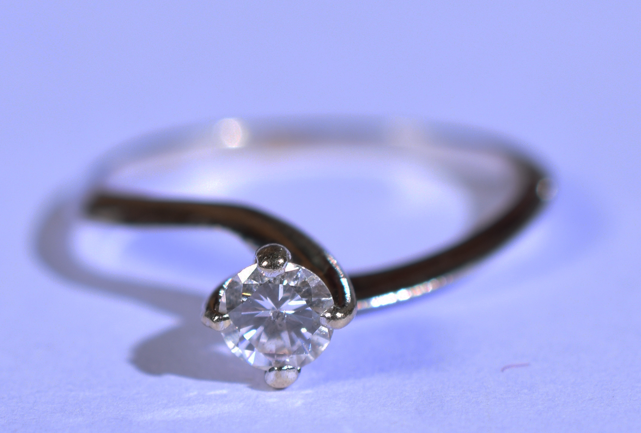 Solitário de ouro branco com 1 brilhante de 0,25 ct. Aro 13 (Por... - foto 1 de 4
