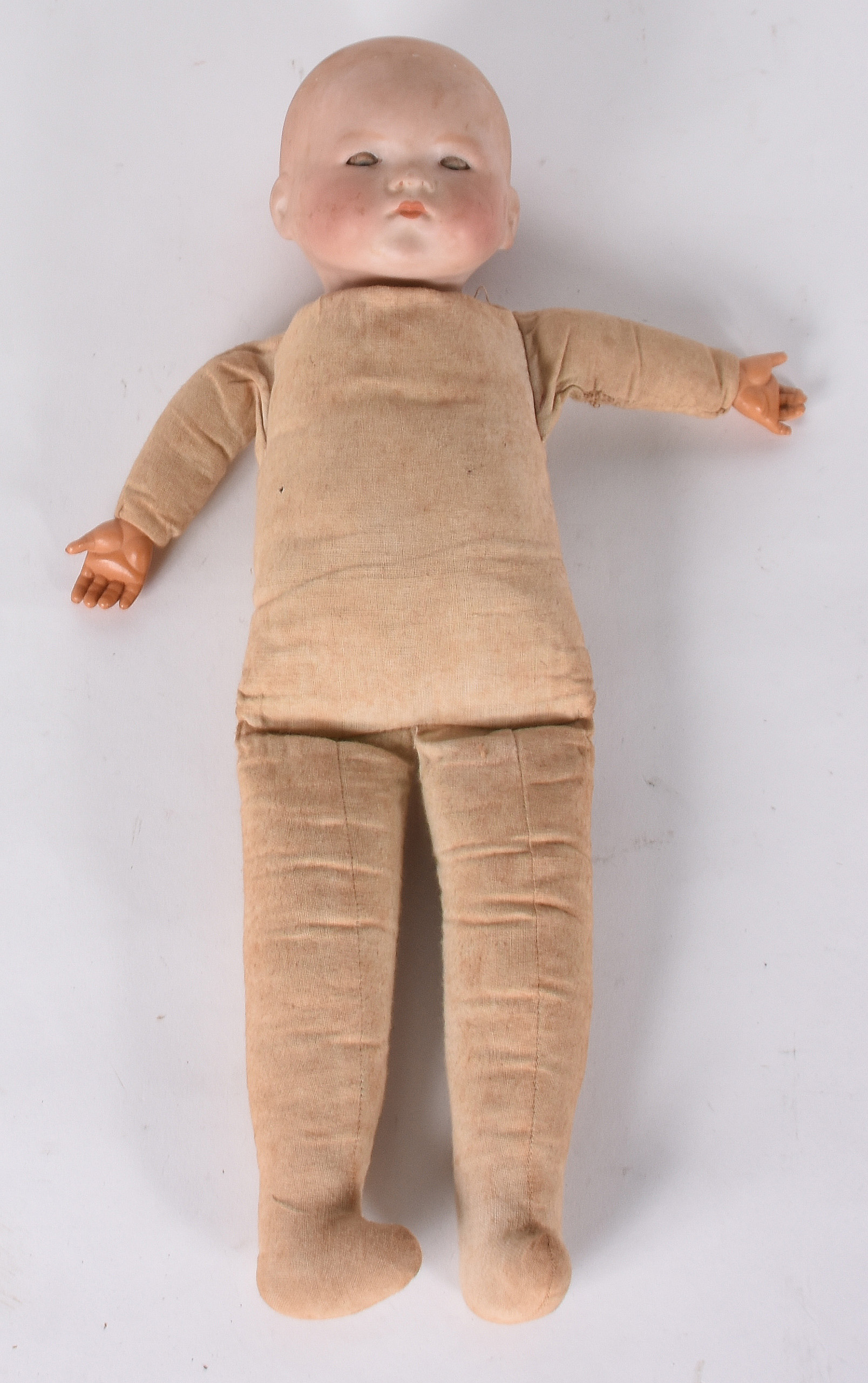 Boneca alemã de louça, olhos abrem e fecham, cabeça colada, corpo de... - foto 2 de 5