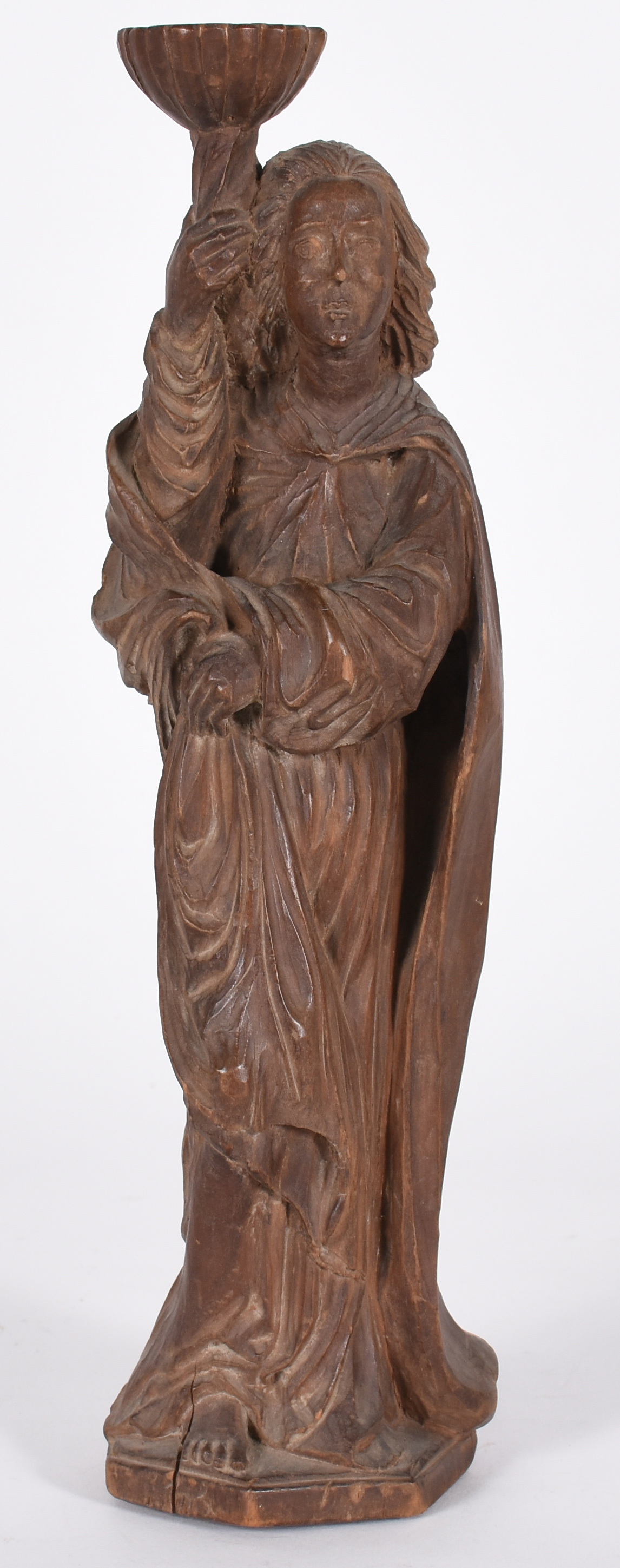 Imagem popular de madeira entalhada representando Santo erguendo taça. - foto 1 de 5