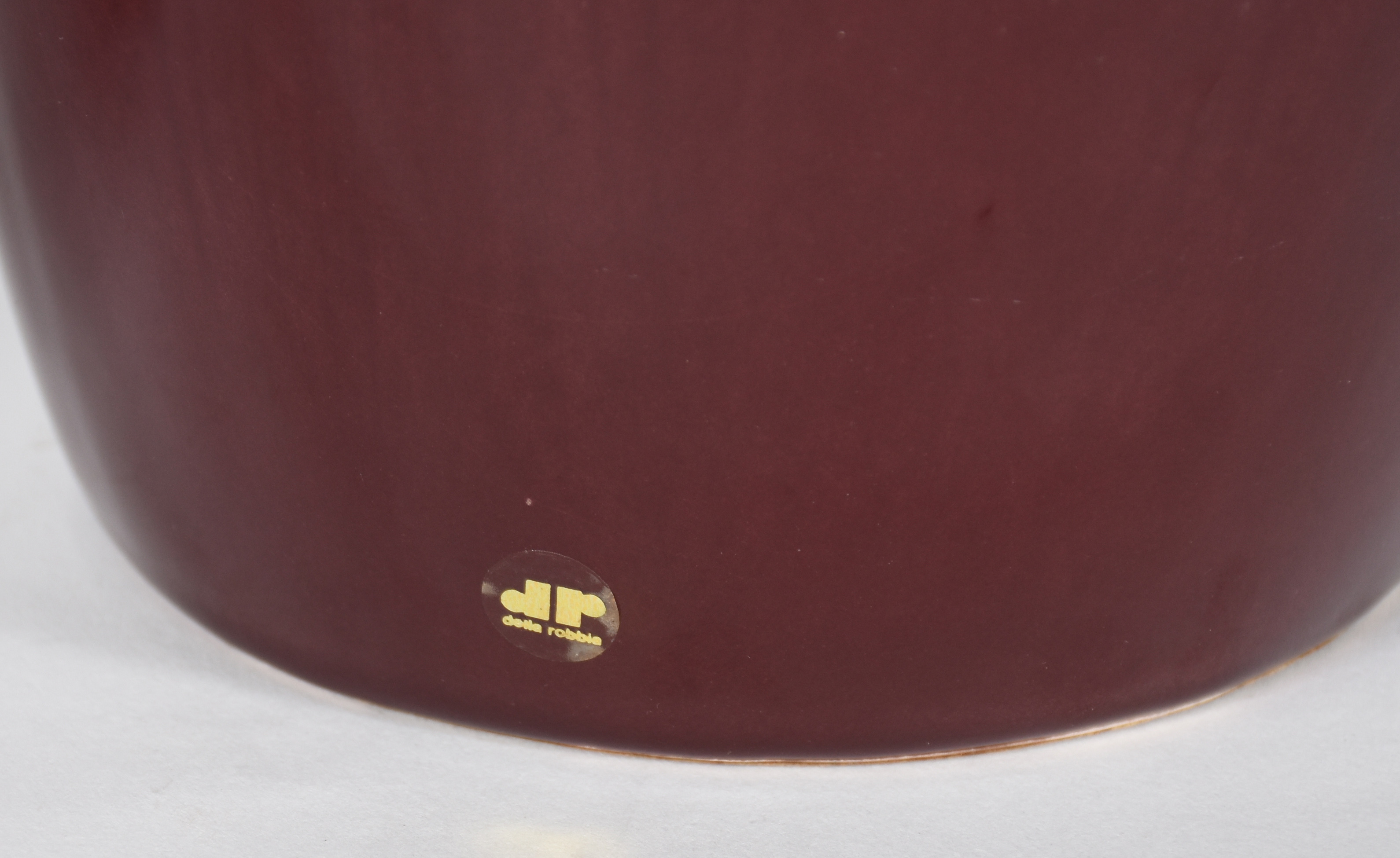 Dois vasos de porcelana "sangue de boi", um deles oriental assinado... - foto 3 de 6