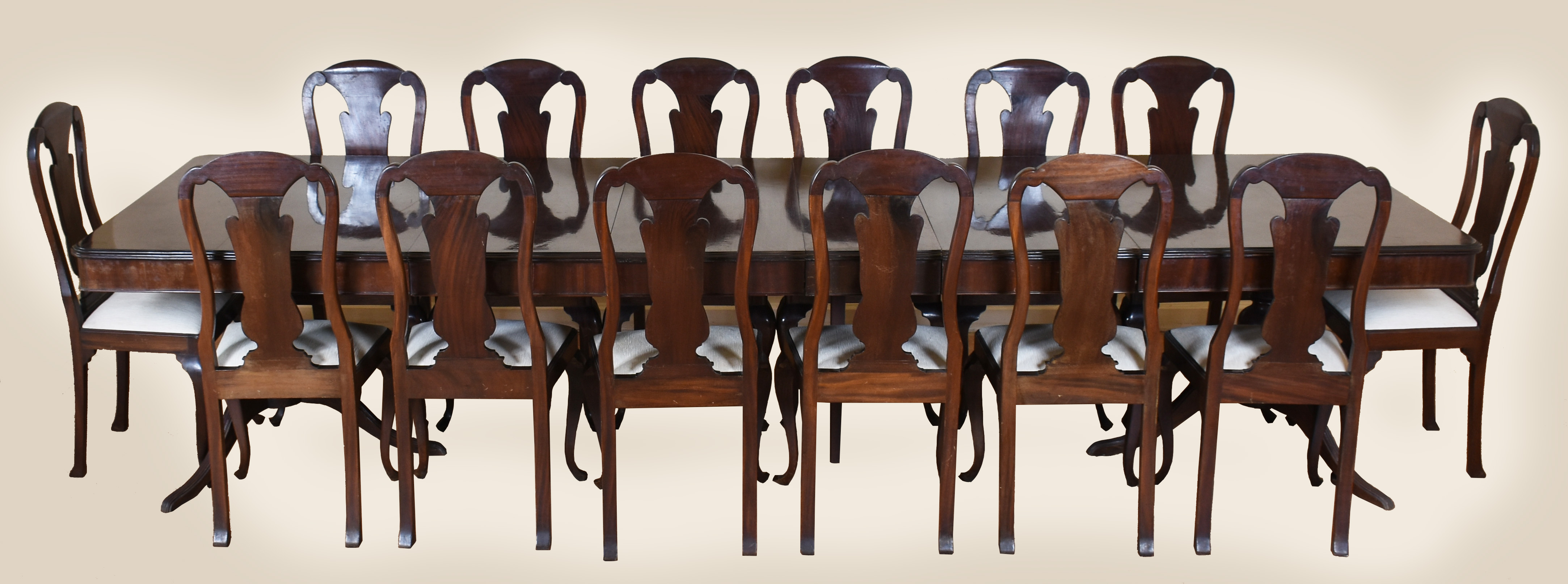 Grande mesa de jantar de madeira nobre, (medida fechada 180 x 108 + 3... - foto 1 de 9