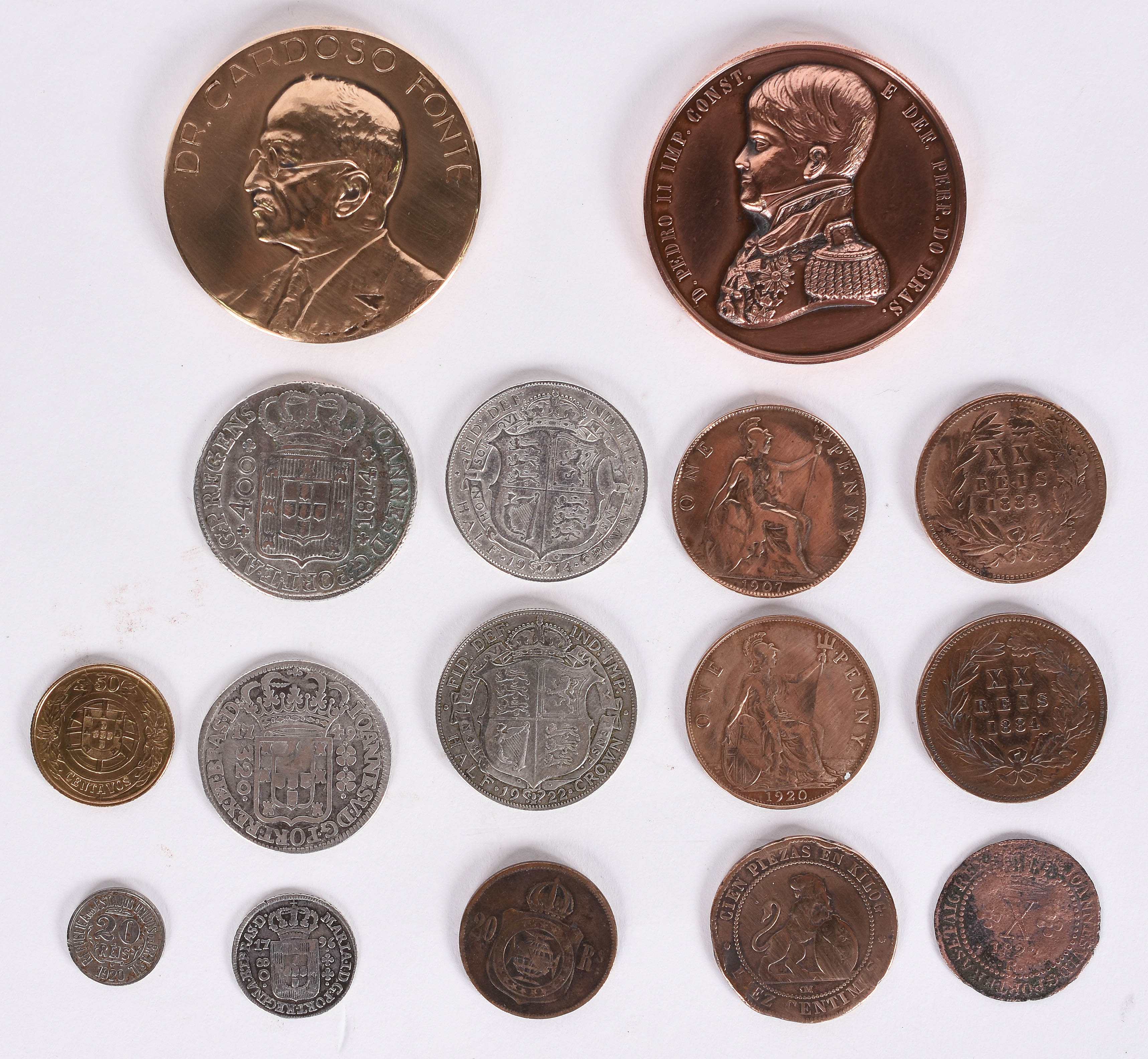 Quatorze moedas e 2 medalhas diversas . - foto 1 de 2