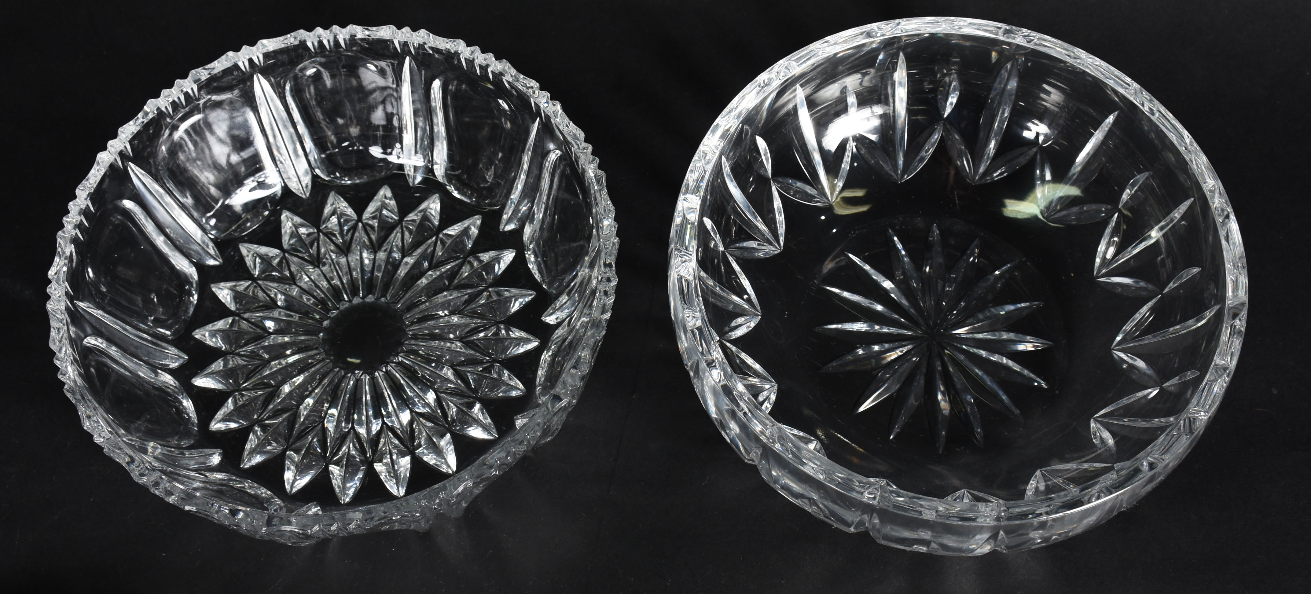 Cinco peças de cristal sendo : 2 bowls , petisqueira de vidro , prato... - foto 4 de 5