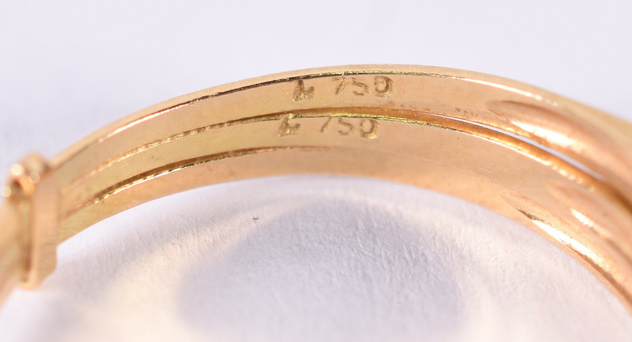 Anel de ouro 18 k , brilhante , esmeralda e rubi. Aro 17 ( Por... - foto 4 de 4