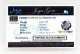 Brilhante negro natural, de 6.99 ct, montado em... - Brilhante negro natural, de 6.99 ct, montado em ouro branco 18 k, guarnecido por 20 brilhantes brancos, lapidação baguette de 0,04 ct cada um. A...