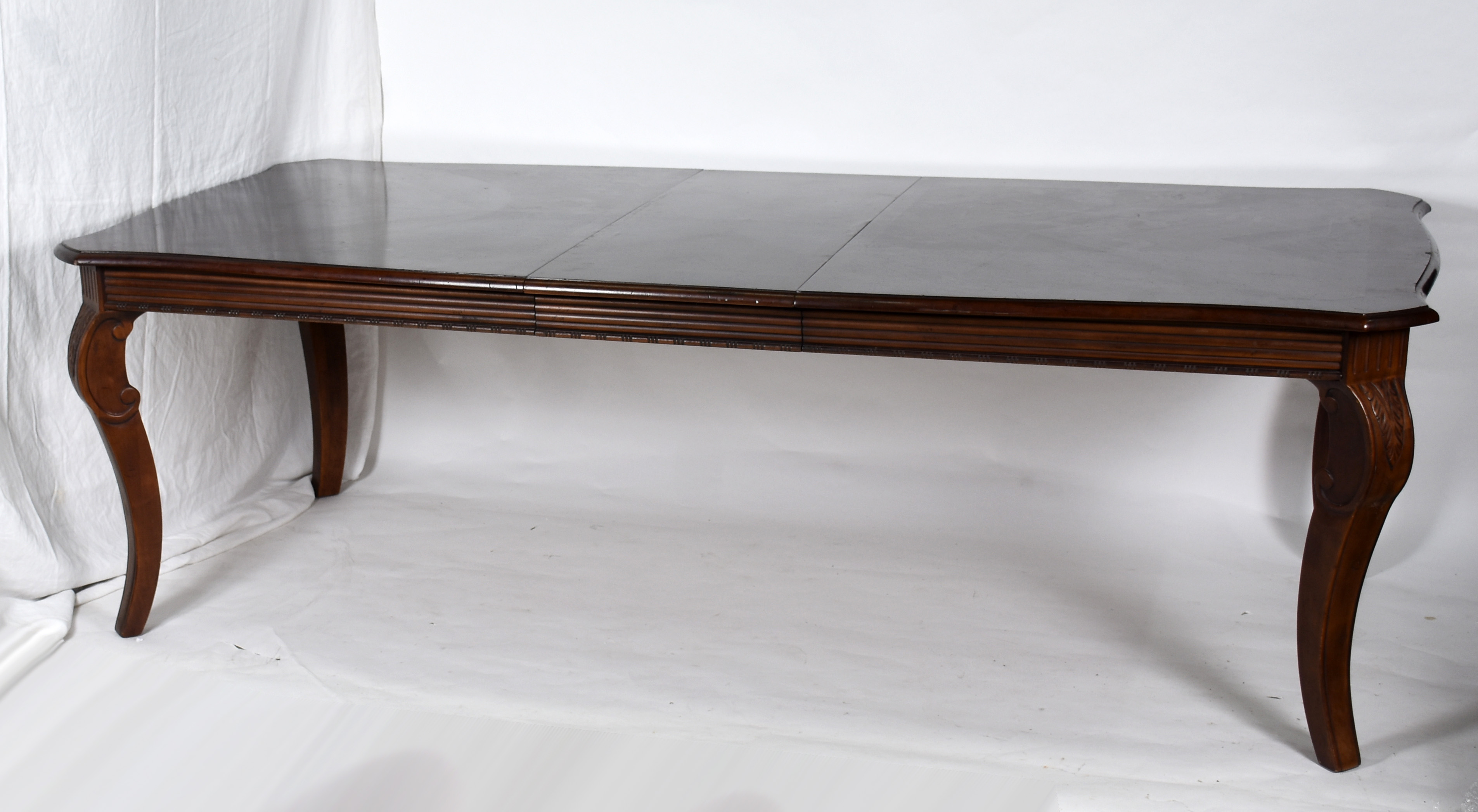 Mesa de jantar americana com 2 tábuas extensoras (med. 46 x 113 cm... - foto 4 de 8