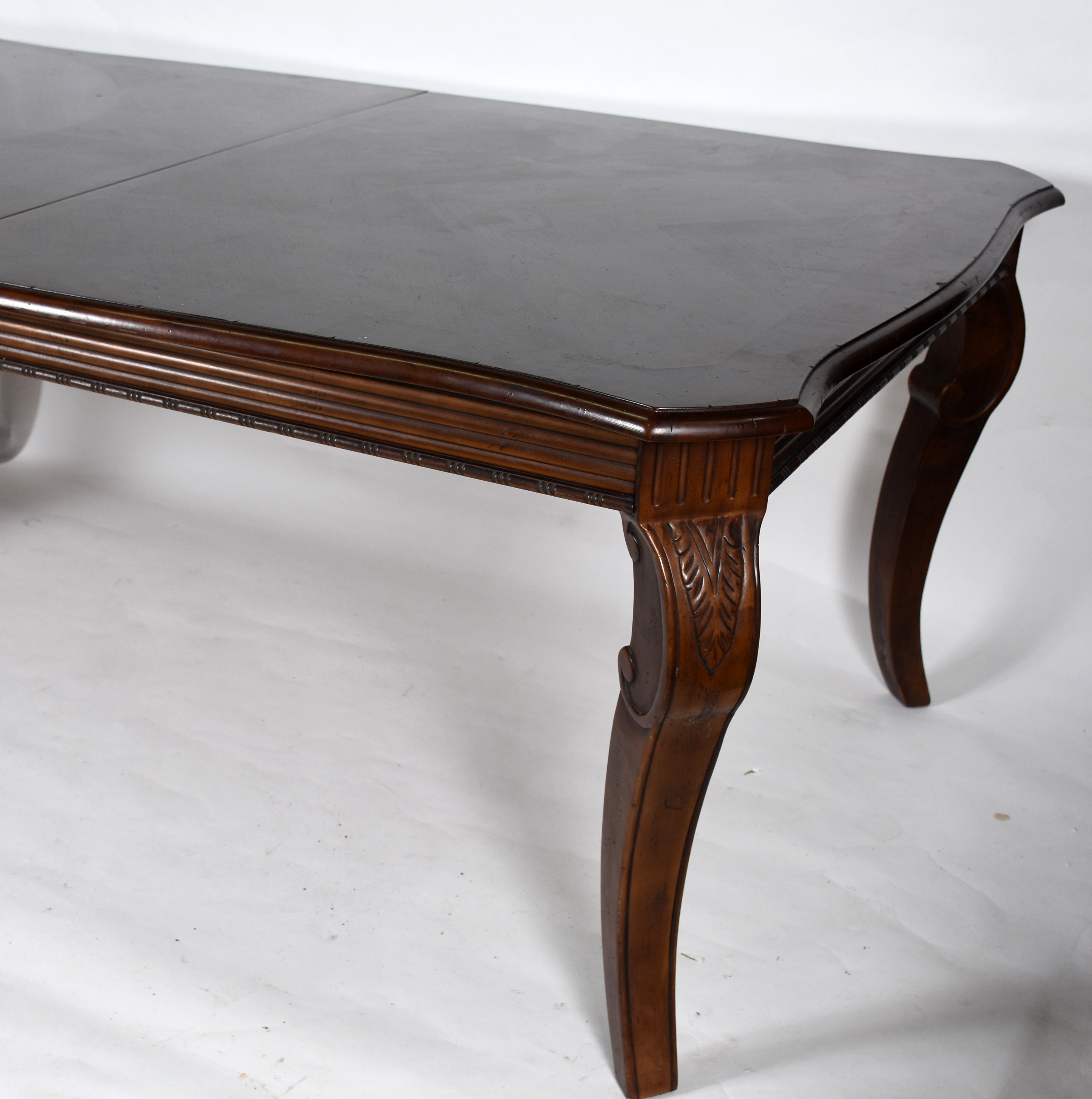 Mesa de jantar americana com 2 tábuas extensoras (med. 46 x 113 cm... - foto 6 de 8