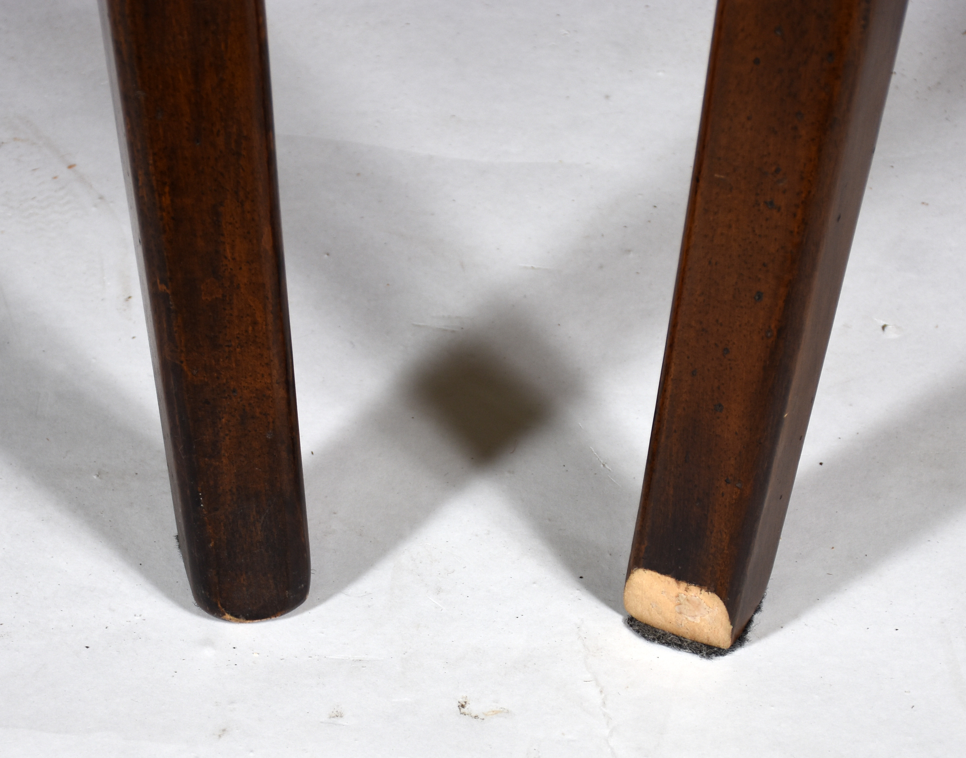 Mesa de jantar americana com 2 tábuas extensoras (med. 46 x 113 cm... - foto 7 de 8