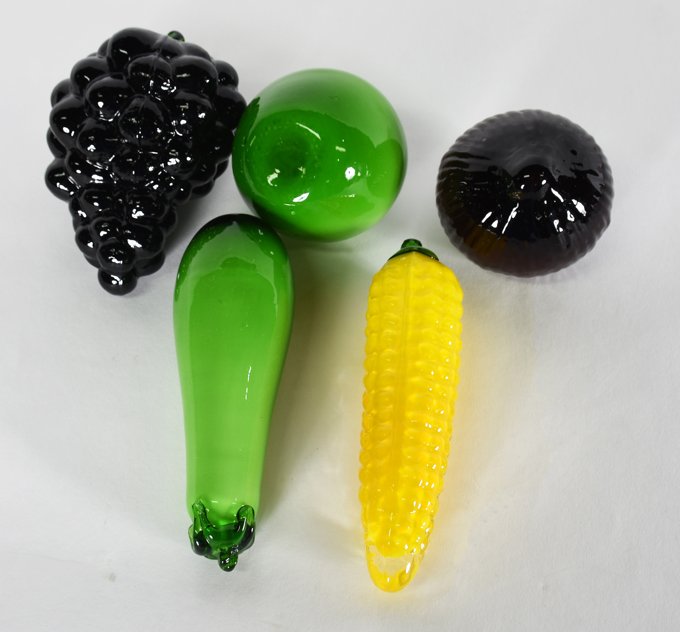 Cinco peças de murano, representando, frutas e legumes. - foto 2 de 2