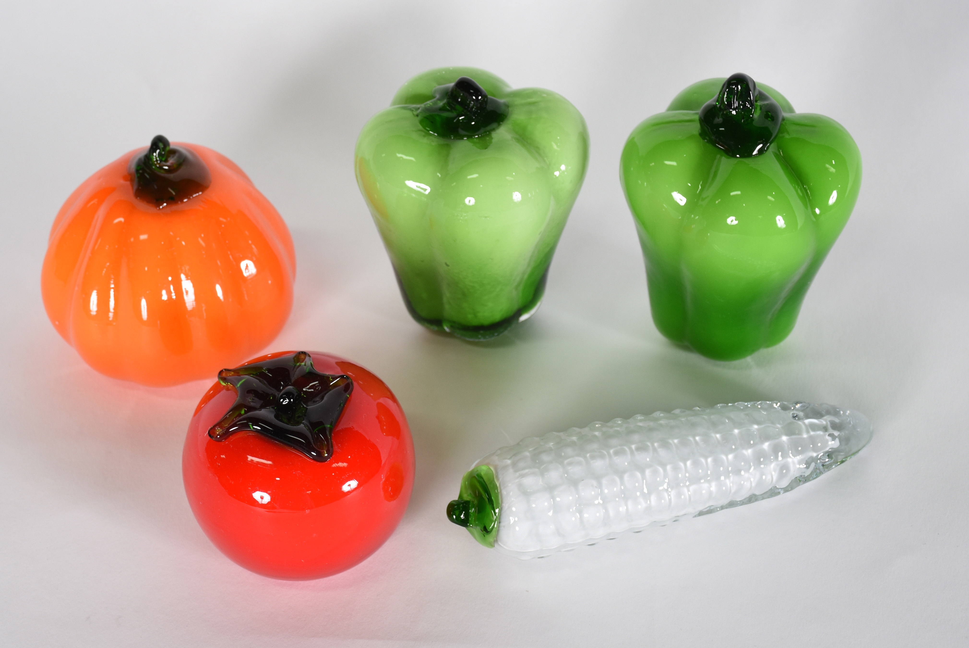 Seis peças de murano, representando frutas , legumes e verduras. - foto 1 de 3