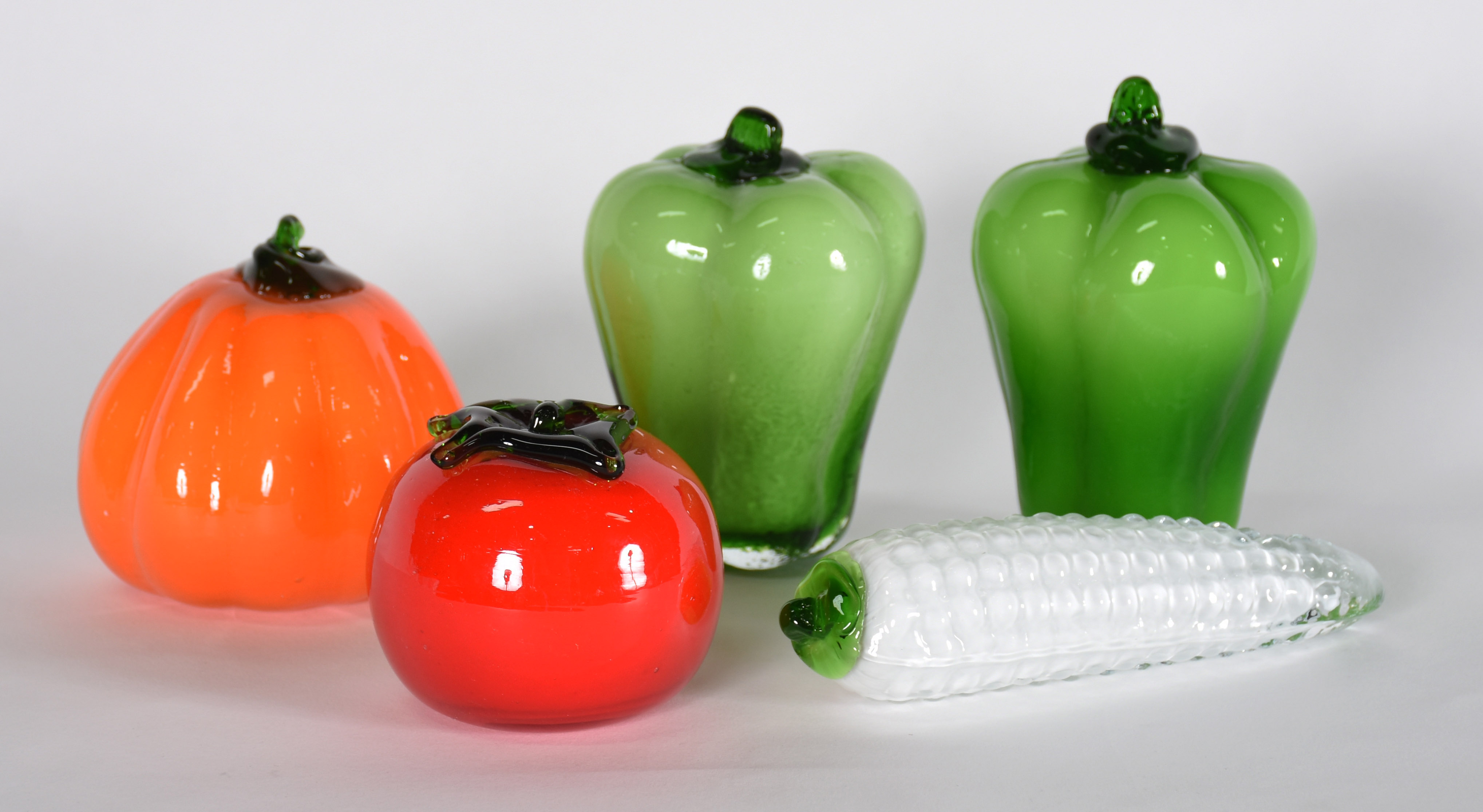 Seis peças de murano, representando frutas , legumes e verduras. - foto 2 de 3