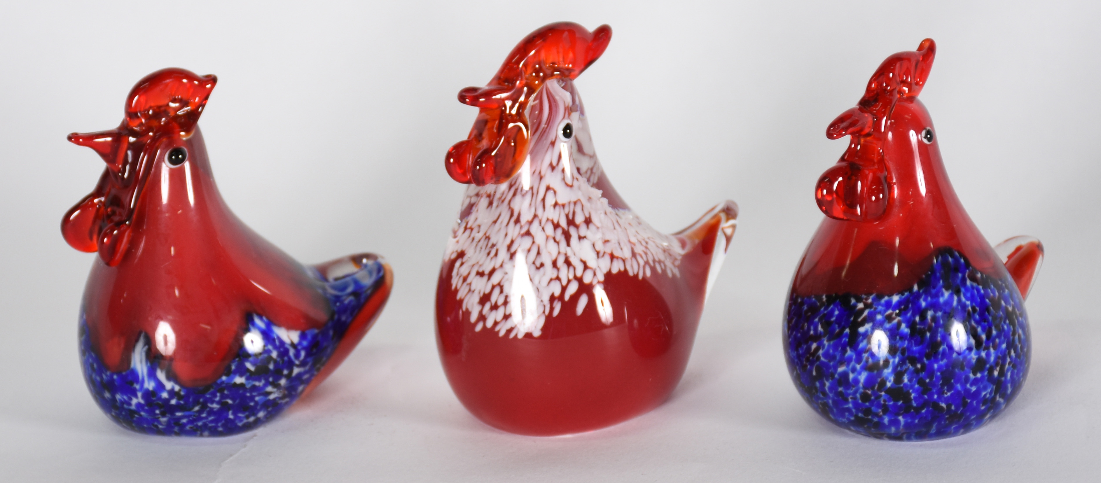 Três esculturas de Murano representando galinhas. - foto 1 de 4