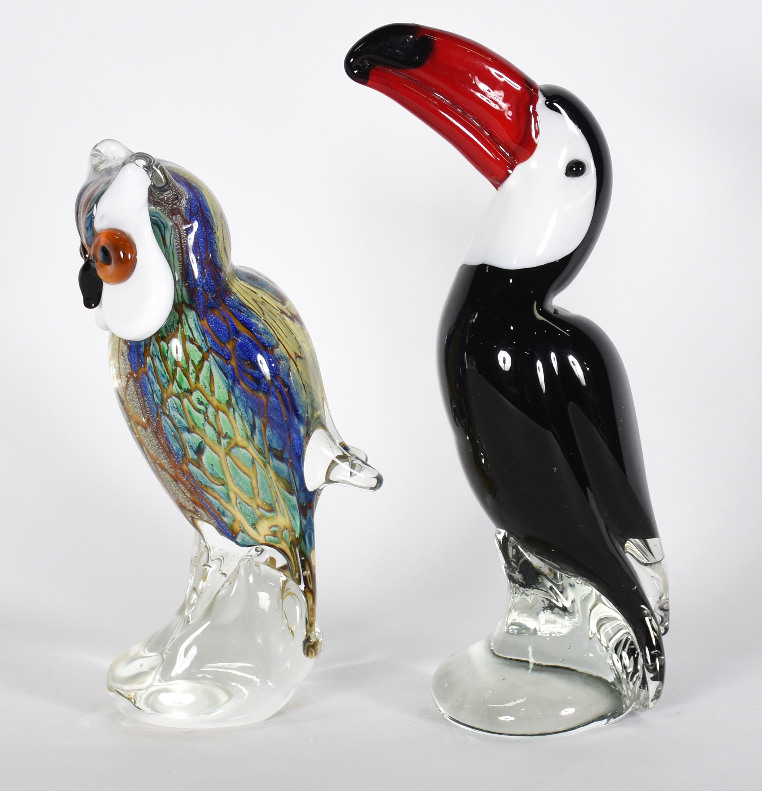 Duas esculturas de murano representando "tucano" e " coruja". - foto 1 de 4