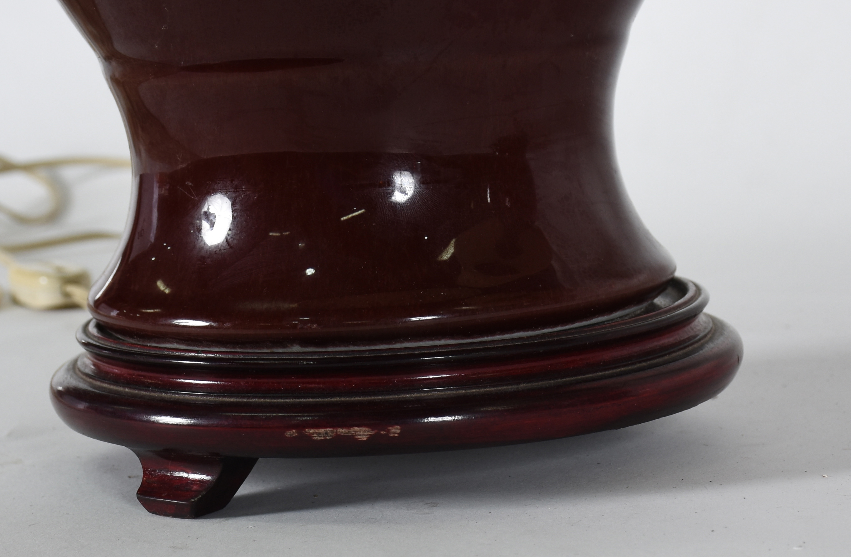 Par de Abatjoures feitos com vasos de louça vinho "sangue de boi"... - foto 3 de 3