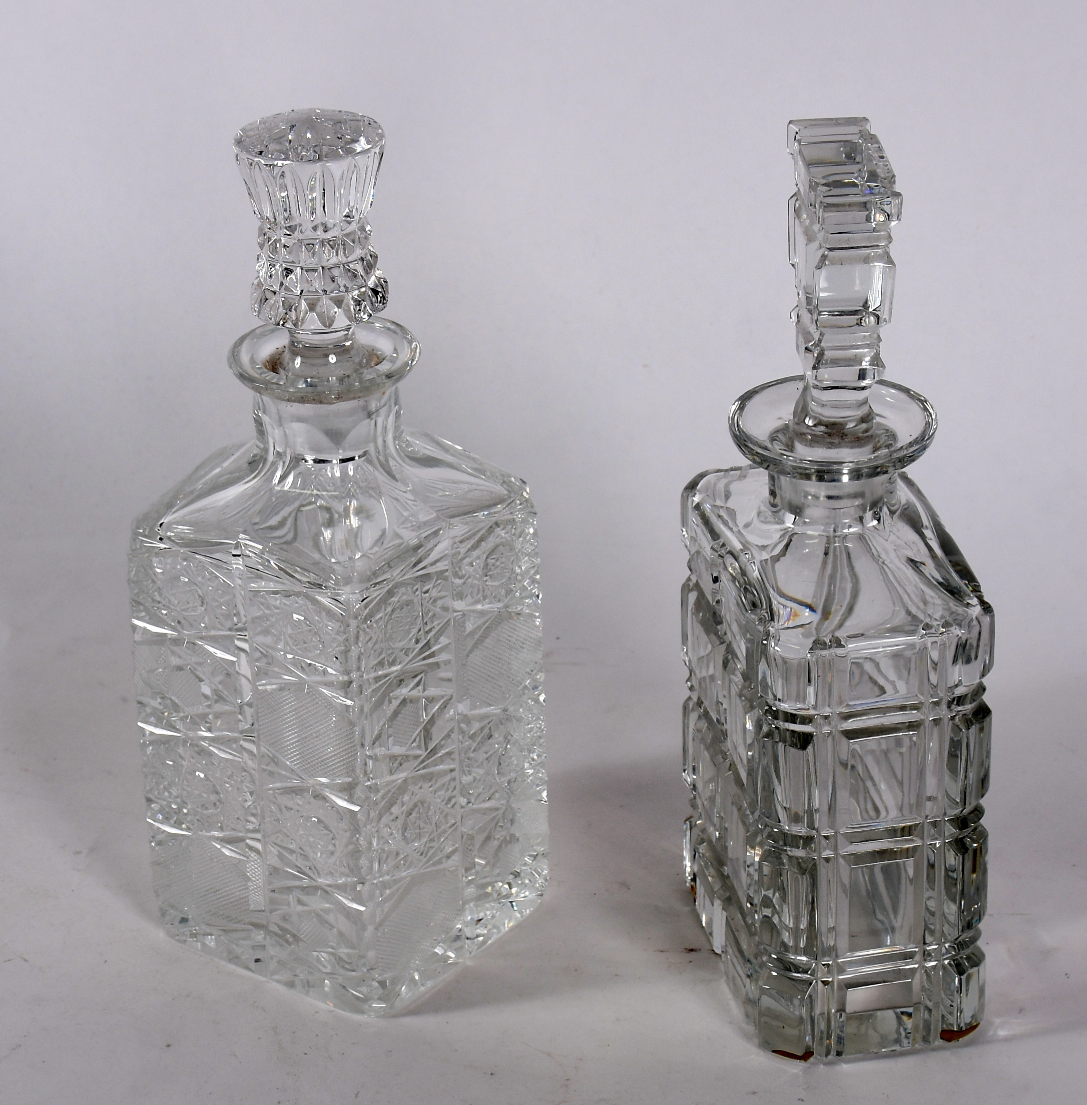 Duas garrafas de cristal tcheco lapidado. - foto 3 de 4