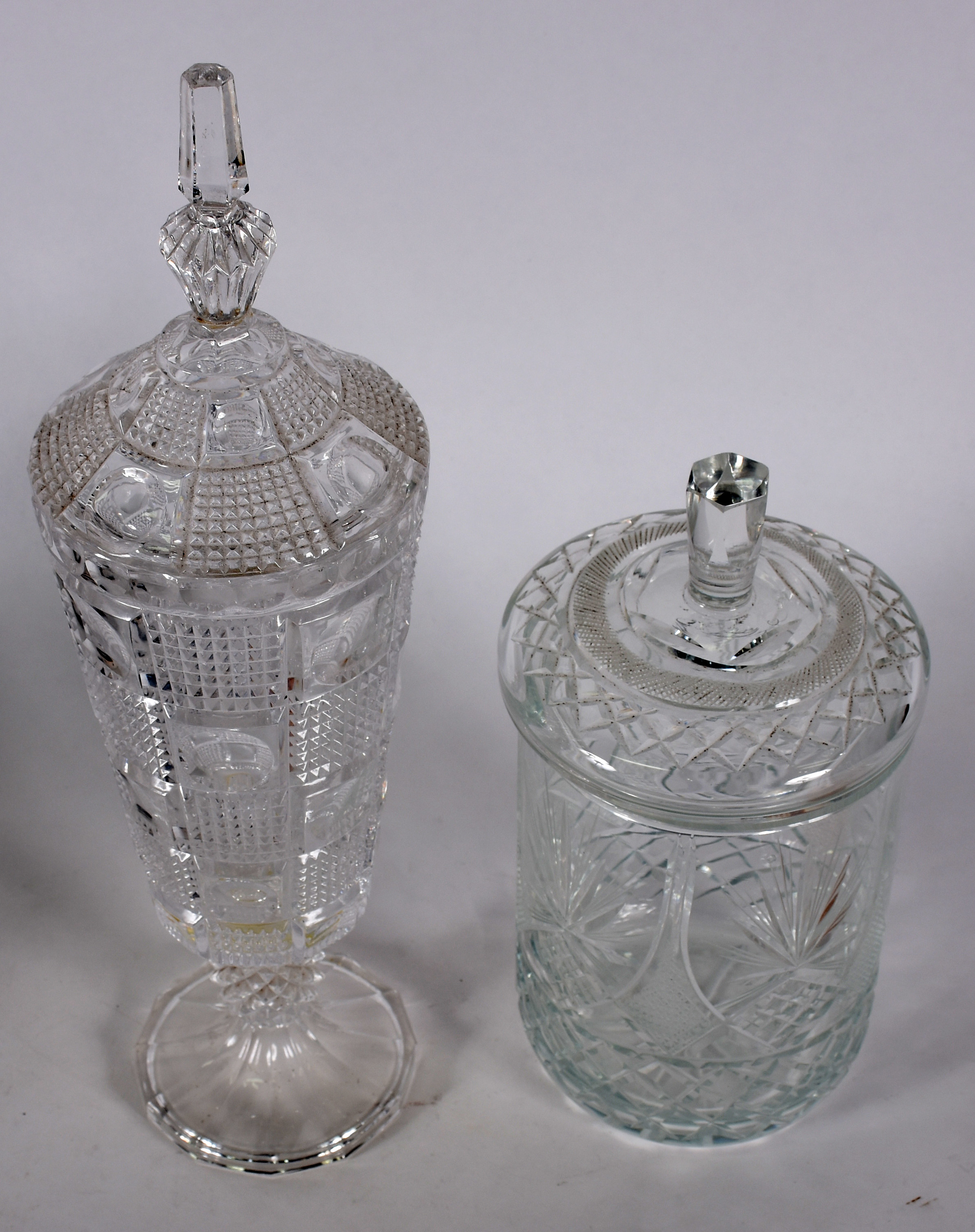 Duas bombonieres de cristal tcheco lapidado. - foto 2 de 4