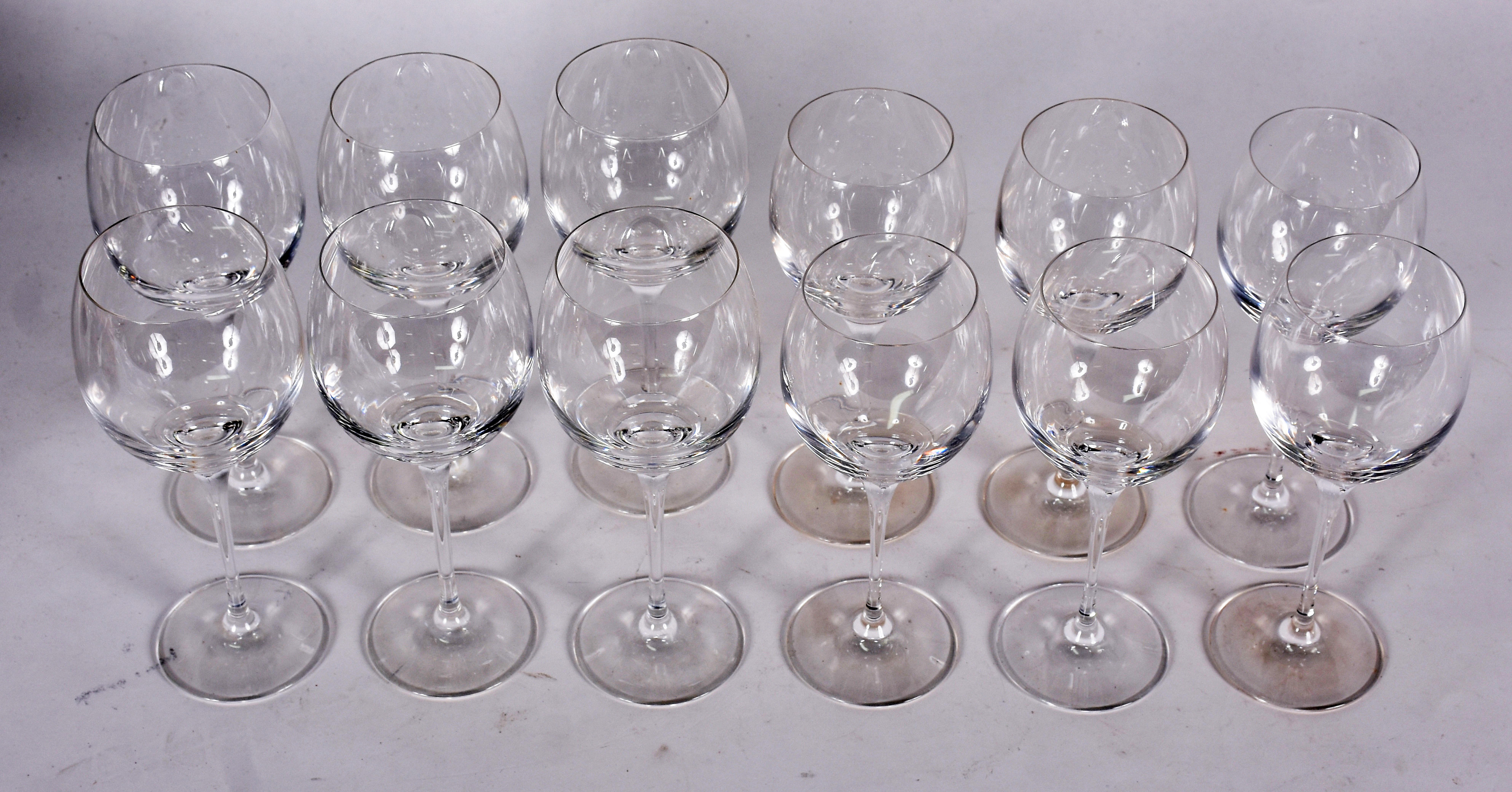 Conjunto de cristal italiano, composto de seis cálices para vinho... - foto 2 de 4
