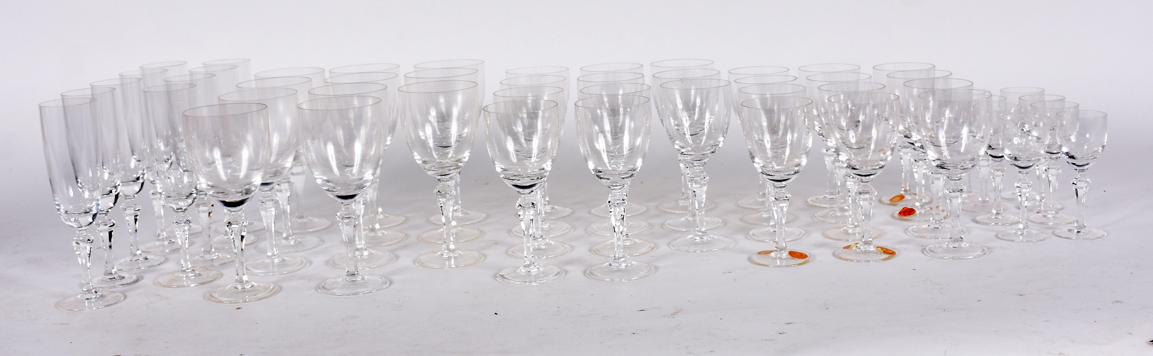 Conjunto de cristal STRAUSS, composto de 9 flutes, 11 cálices para... - foto 2 de 7